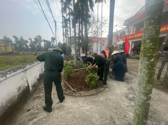 Hội LHPN xã Phúc Sơn trồng hoa tạo cảnh quan chào mừng Đại hội Đảng toàn quốc và mừng xuân Bính Ngọ 2026 - ảnh 6