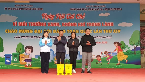 Phường Phú Lương tổ chức “Ngày hội tái chế - Vì môi trường xanh, không khí trong lành” - ảnh 2