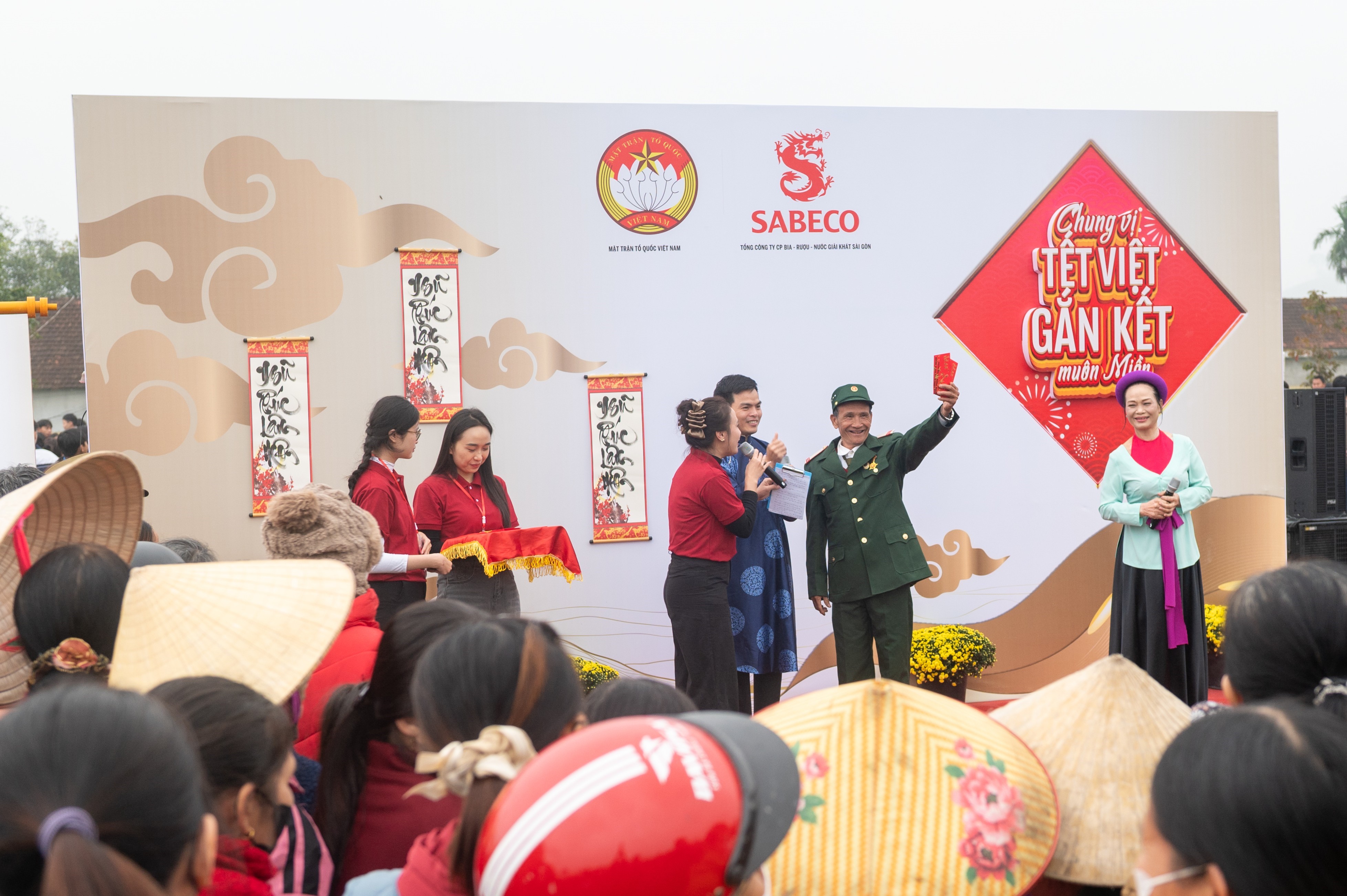 Phút giây trải nghiệm văn hóa Tết đầy gắn kết và ý nghĩa dành cho hàng ngàn người dân - ảnh 4