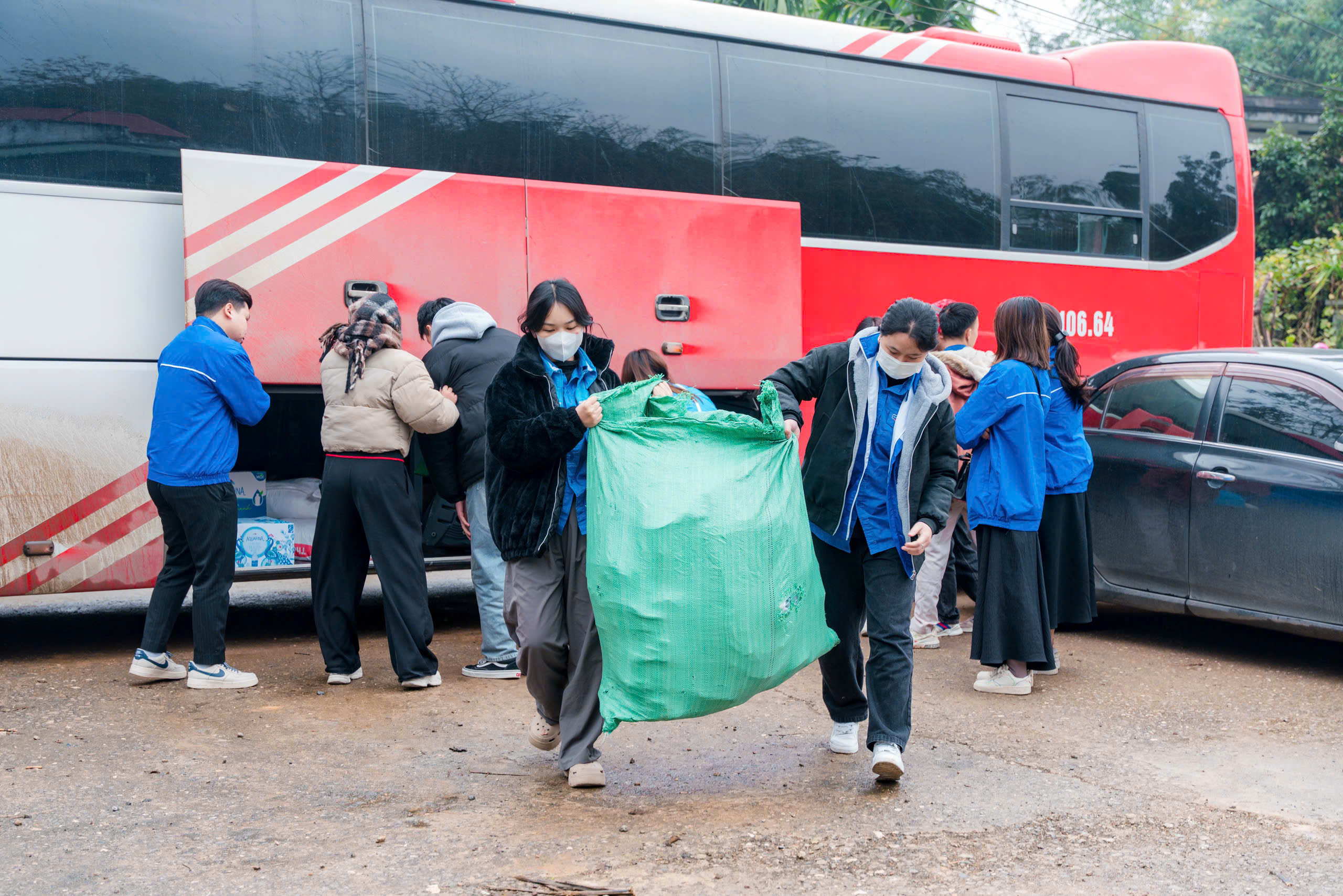 Tuổi trẻ Thủ đô với chương trình tình nguyện “Đông ấm - Xuân tình nguyện - Tết sẻ chia” năm 2026 - ảnh 8
