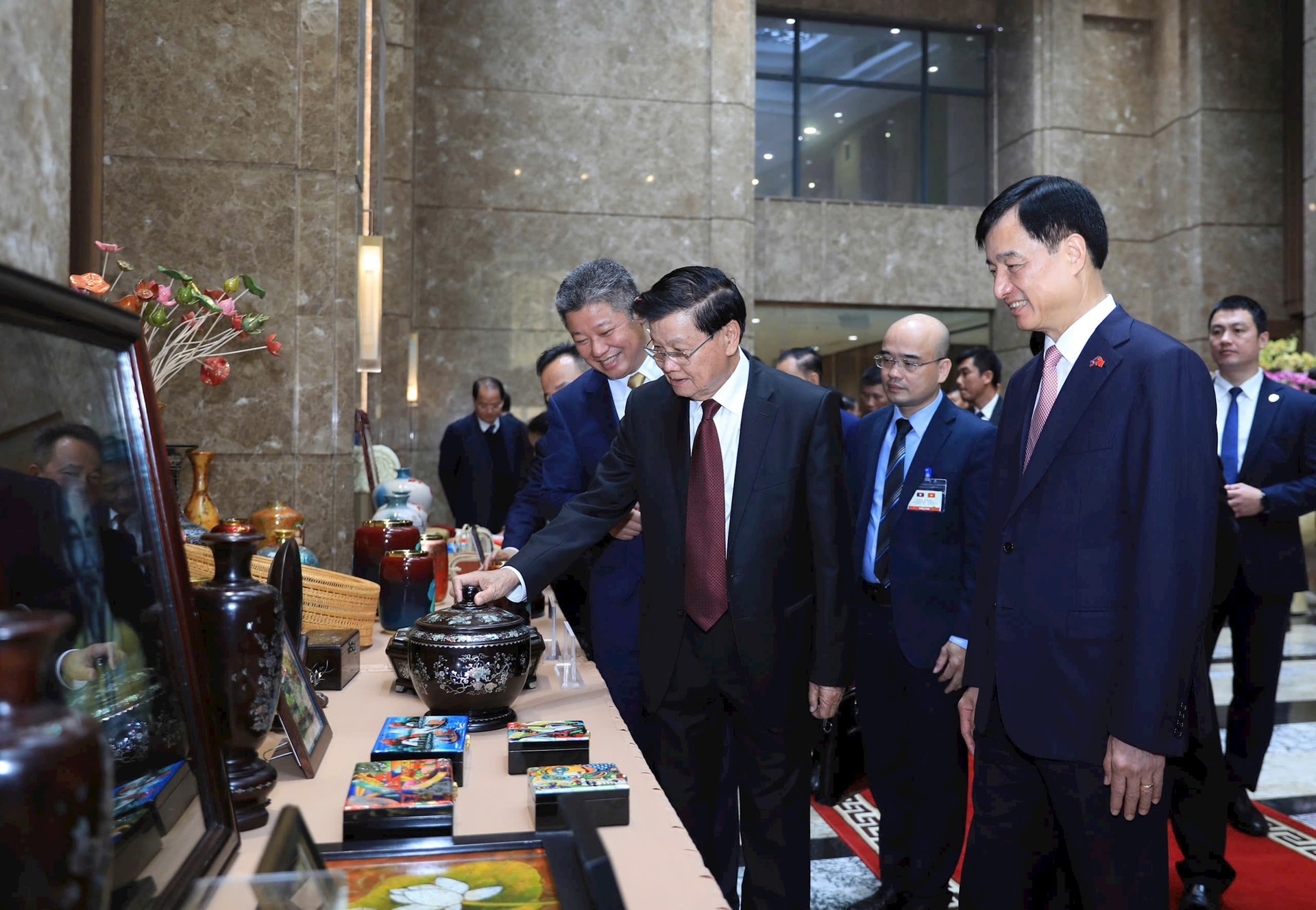 Mở ra những hướng hợp tác thiết thực, hiệu quả hơn nữa giữa Hà Nội và các địa phương của Lào - ảnh 2