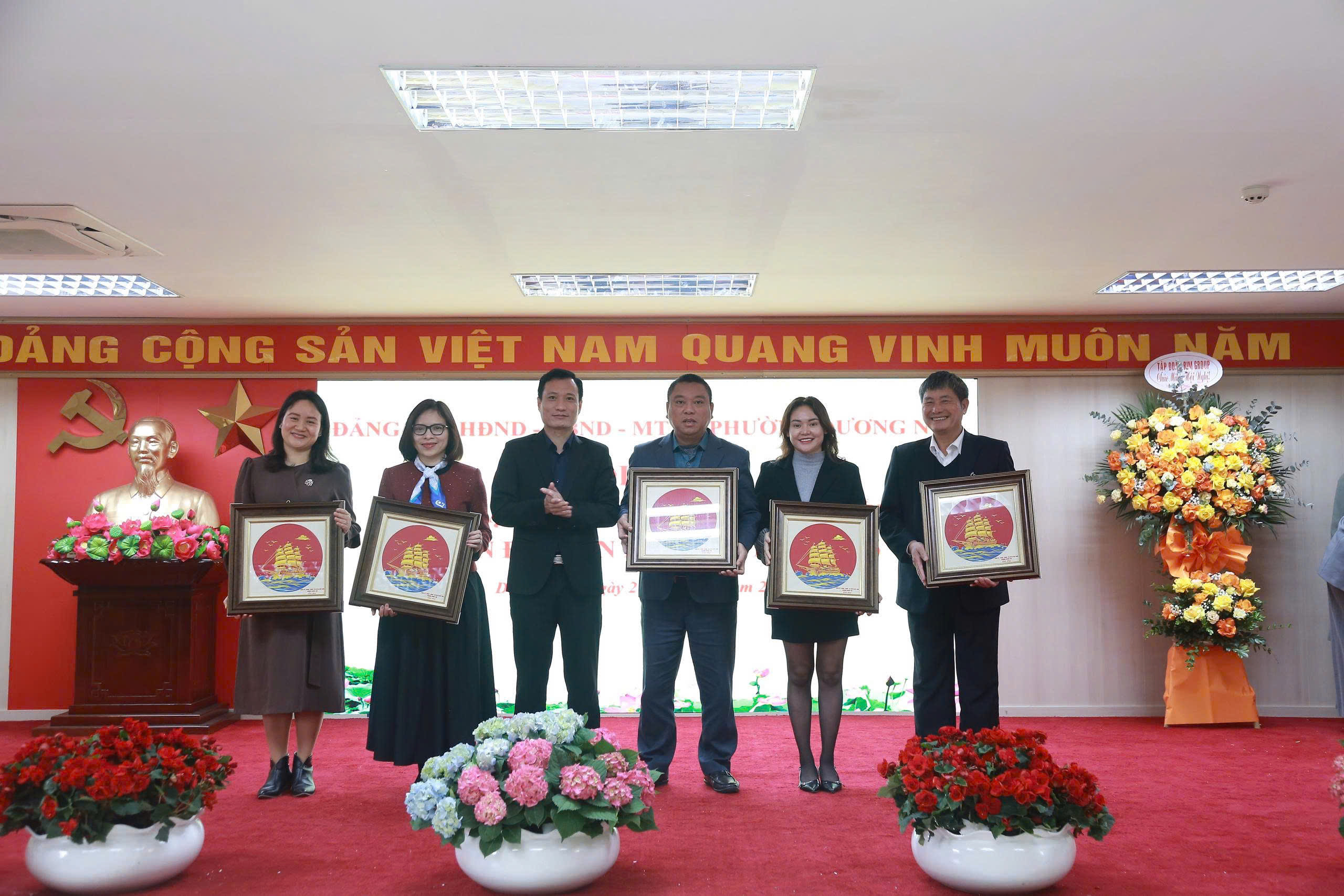 Phường Dương Nội gặp mặt các doanh nghiệp tiêu biểu trên địa bàn nhân dịp Xuân Bính Ngọ - ảnh 4