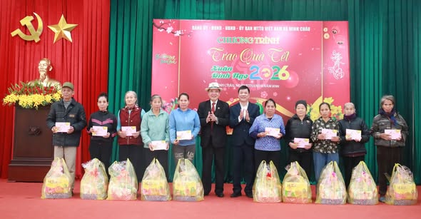 Xã Minh Châu trao quà Tết cho hộ cận nghèo - lan tỏa nghĩa tình Tết Bính Ngọ 2026 - ảnh 5