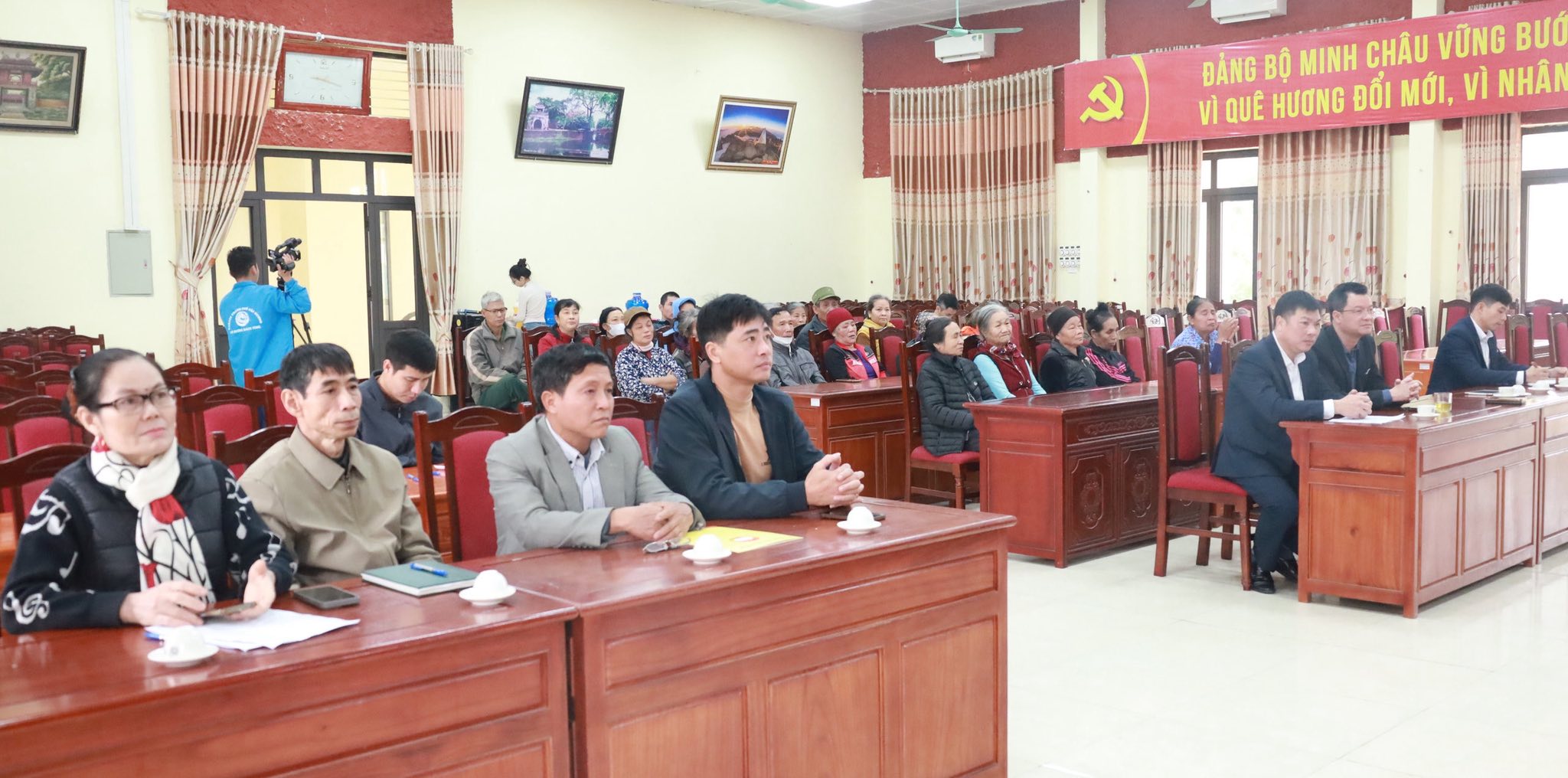 Xã Minh Châu trao quà Tết cho hộ cận nghèo - lan tỏa nghĩa tình Tết Bính Ngọ 2026 - ảnh 1