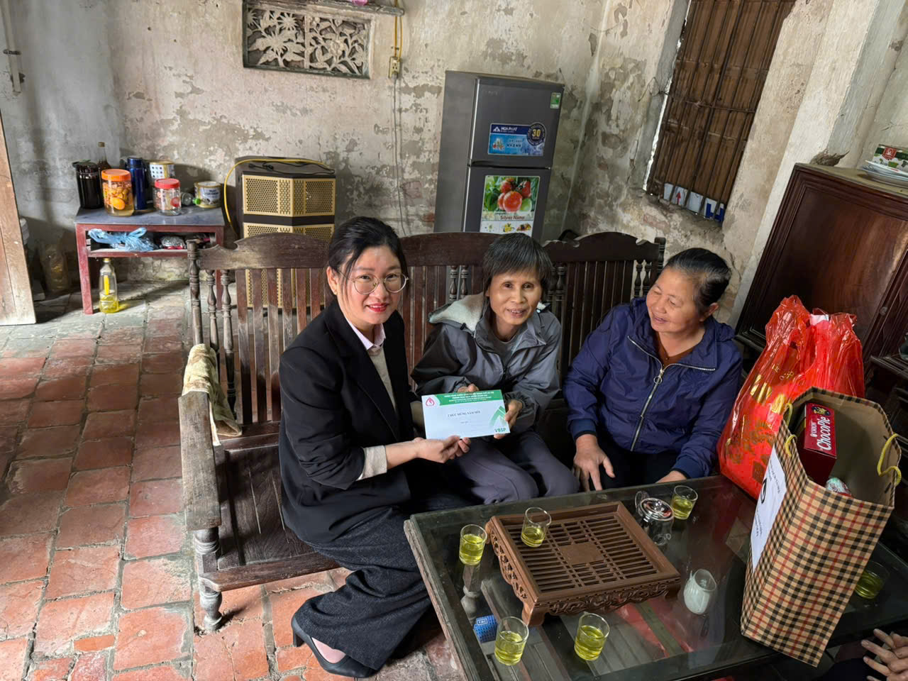 Hội LHPN xã Dân Hoà tổ chức thăm hỏi, động viên và trao tặng quà Tết cho các gia đình có hoàn cảnh đặc biệt khó khăn - ảnh 3