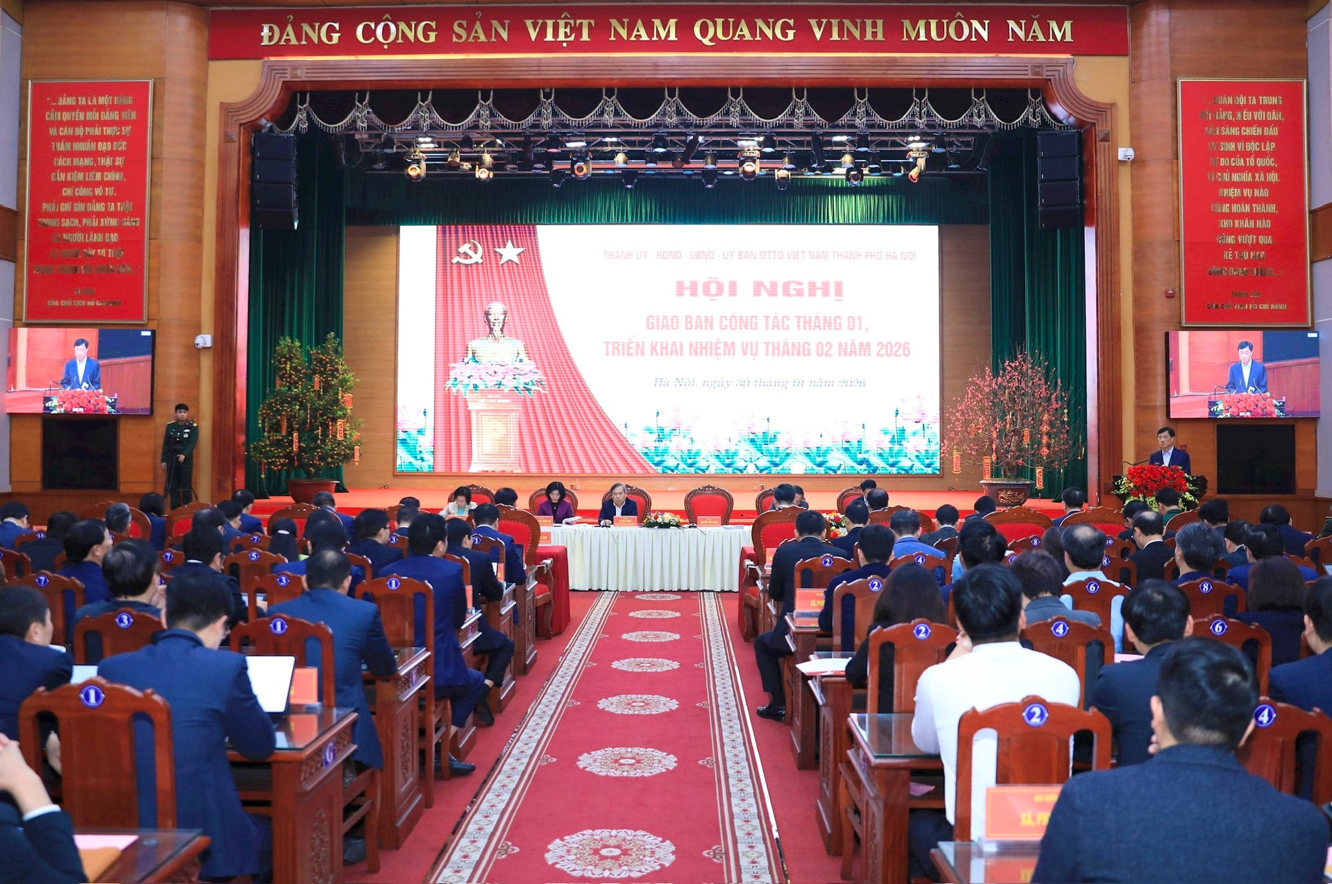 Hội nghị giao ban Thành ủy, HĐND, UBND, Ủy ban MTTQ Việt Nam TP Hà Nội với cơ sở tháng 1/2026 - ảnh 1