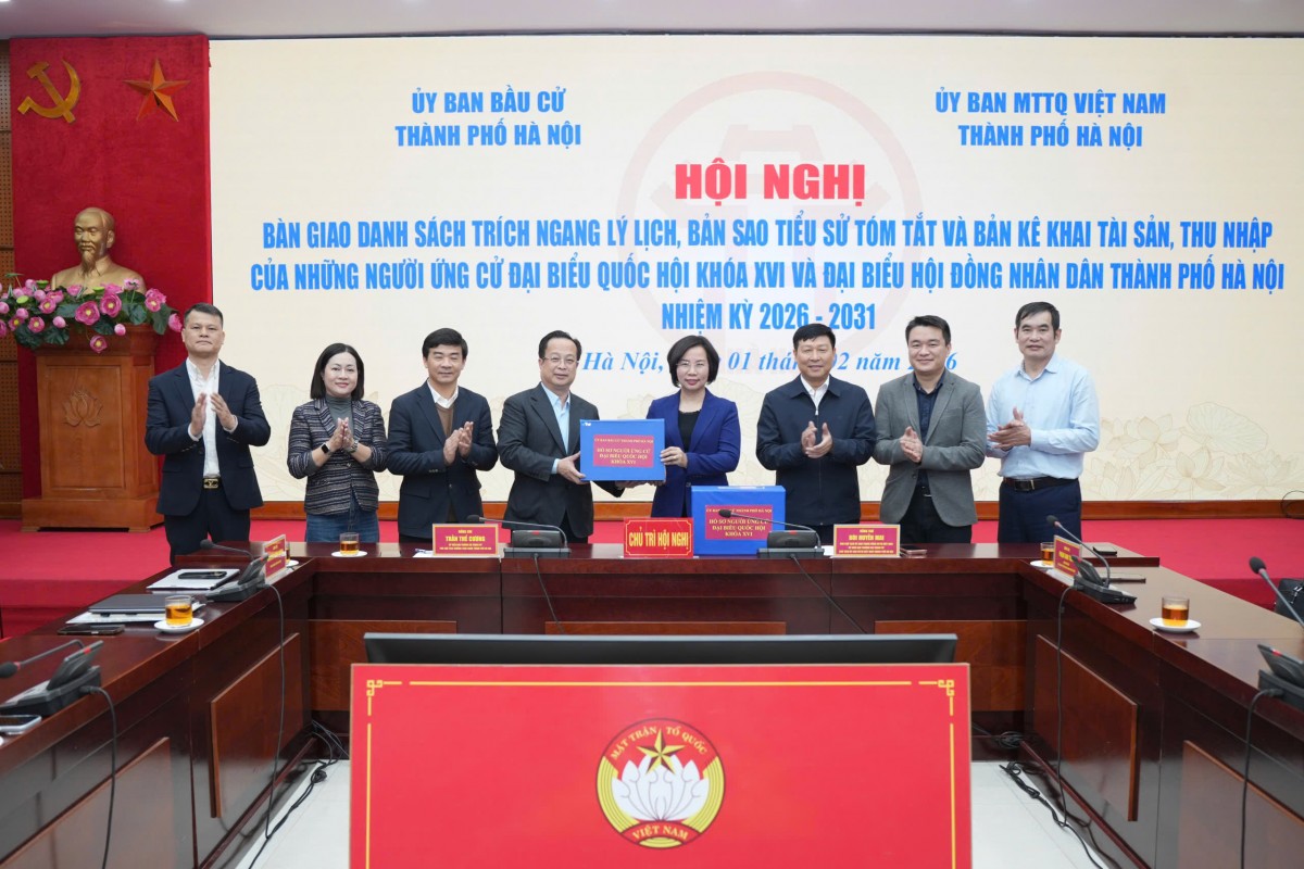 Hà Nội: Bàn giao hồ sơ ứng cử đại biểu Quốc hội khóa XVI và đại biểu HĐND Thành phố nhiệm kỳ 2026 - 2031 - ảnh 2