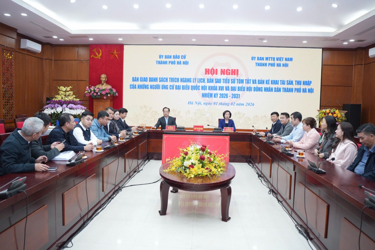 Hà Nội: Bàn giao hồ sơ ứng cử đại biểu Quốc hội khóa XVI và đại biểu HĐND Thành phố nhiệm kỳ 2026 - 2031 - ảnh 1