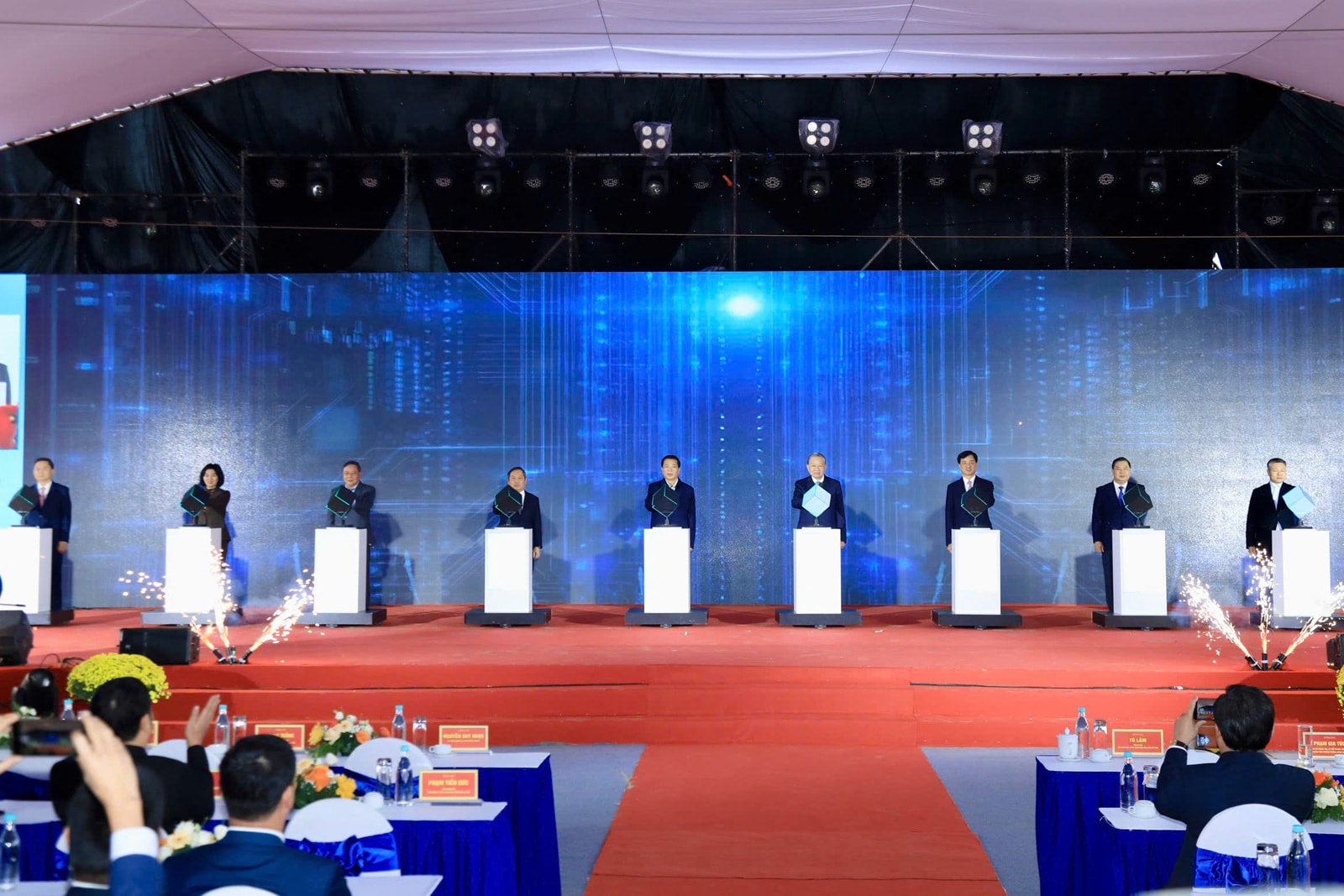 Tiếp nối truyền thống vẻ vang của Đảng, Đảng bộ thành phố Hà Nội xây dựng mô hình lãnh đạo hiện đại, chuyên nghiệp, vì dân - ảnh 1