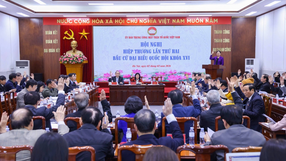 217/217 người được giới thiệu ứng cử đại biểu Quốc hội khoá XVI đều được 100% cử tri nơi công tác tín nhiệm  - ảnh 2