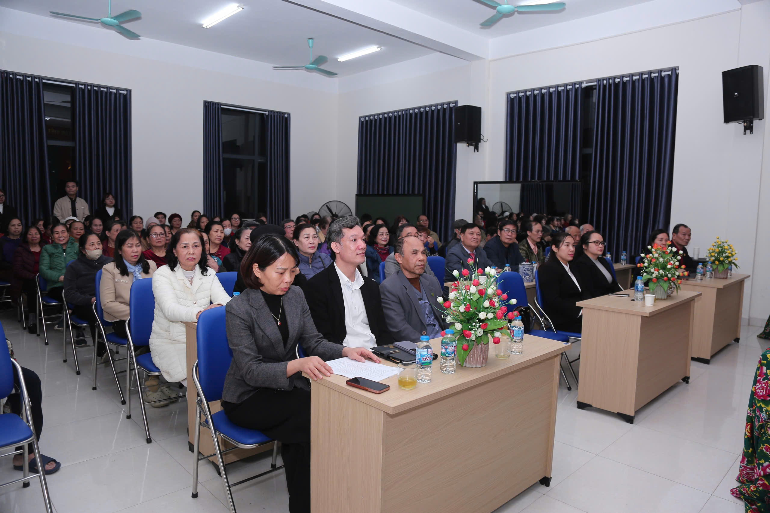 Phường Dương Nội tổ chức Hội nghị lấy ý kiến tín nhiệm của cử tri nơi cư trú đối với người ứng cử đại biểu HĐND các cấp - ảnh 6