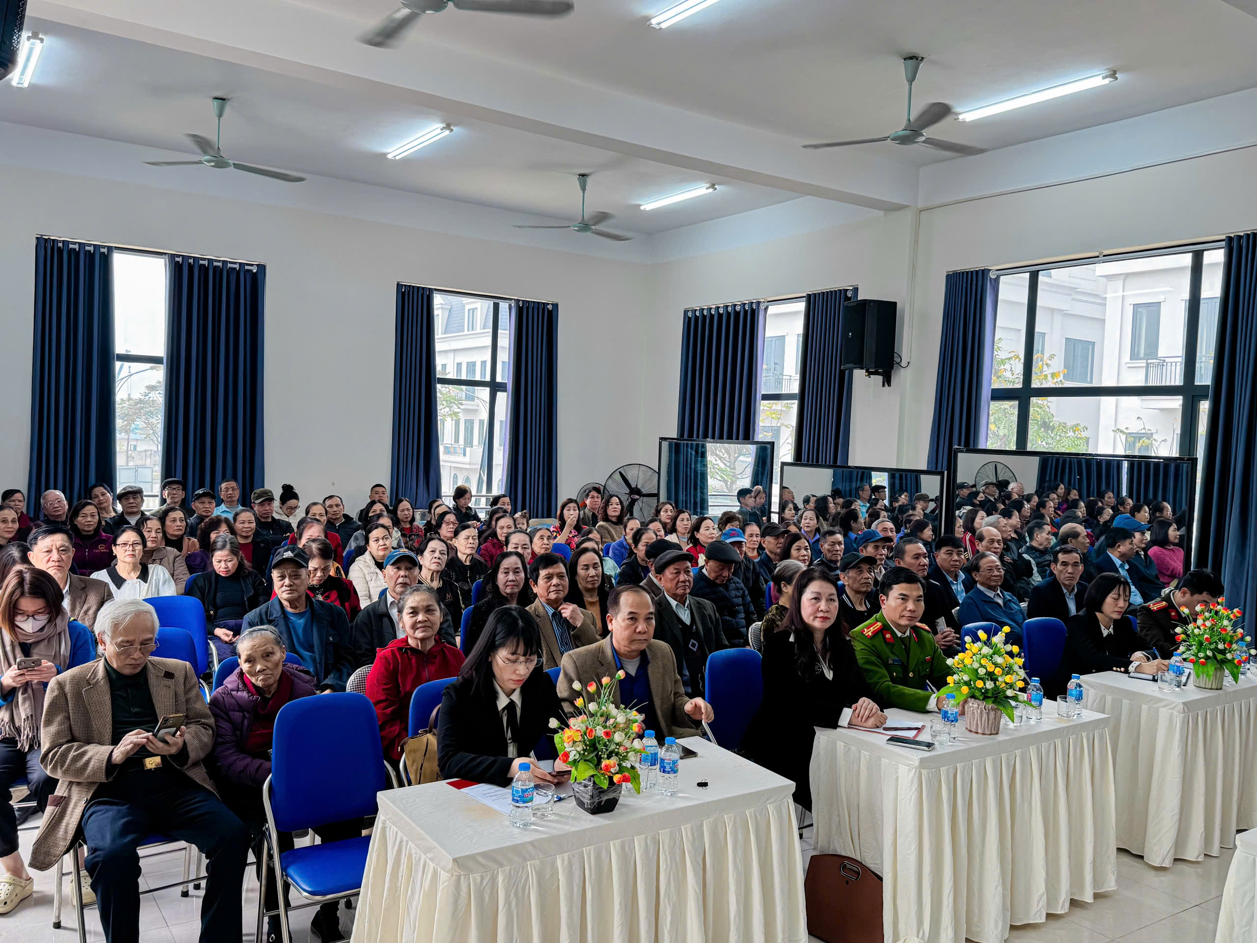 Phường Dương Nội tổ chức Hội nghị lấy ý kiến tín nhiệm của cử tri nơi cư trú đối với người ứng cử đại biểu HĐND các cấp - ảnh 4