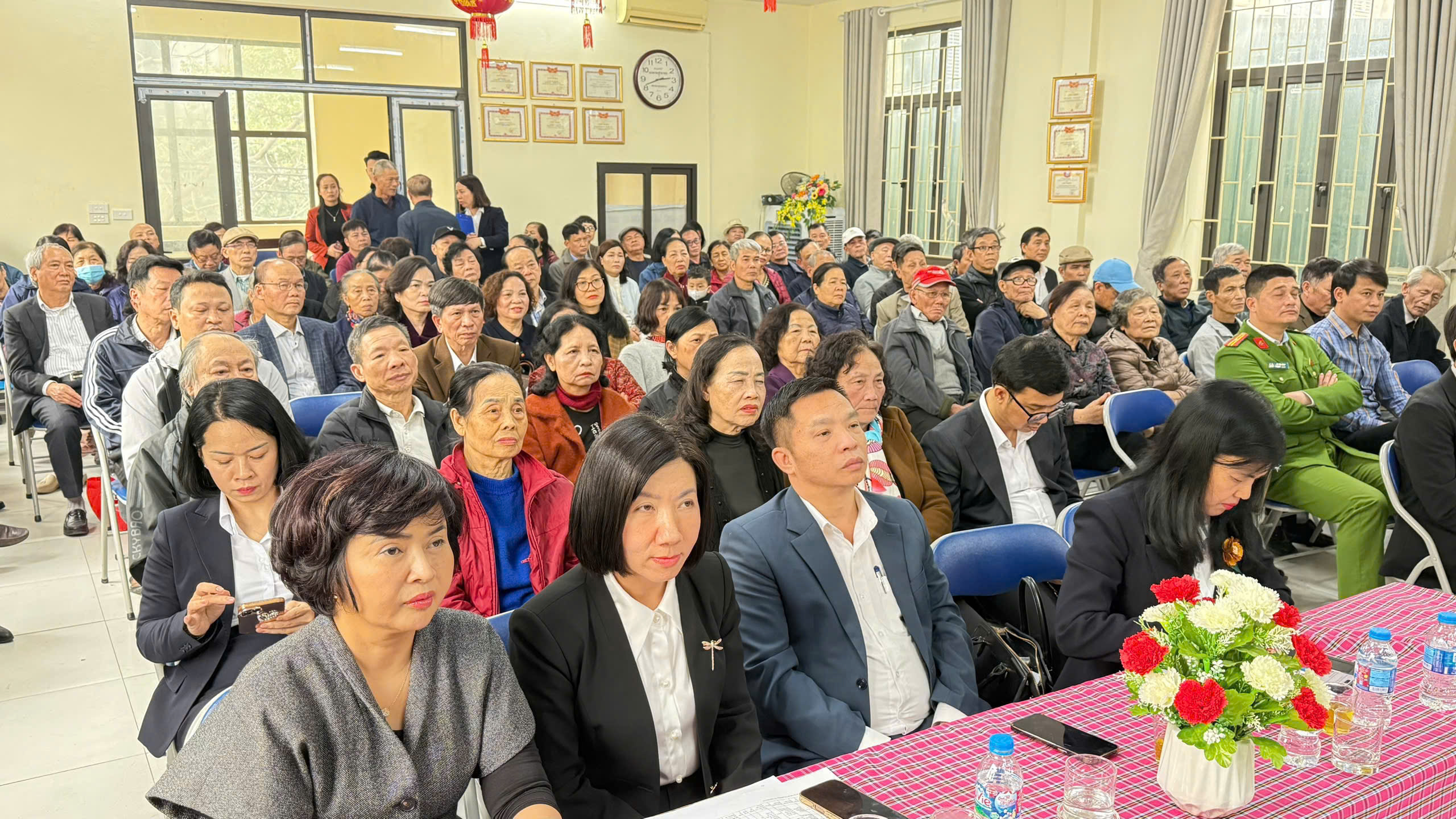 Phường Dương Nội tổ chức Hội nghị lấy ý kiến tín nhiệm của cử tri nơi cư trú đối với người ứng cử đại biểu HĐND các cấp - ảnh 2