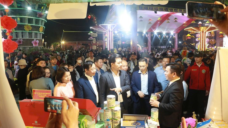Rực rỡ sắc xuân tại Lễ hội hoa, cây cảnh, sản phẩm OCOP và đặc sản vùng miền năm 2026 - ảnh 1