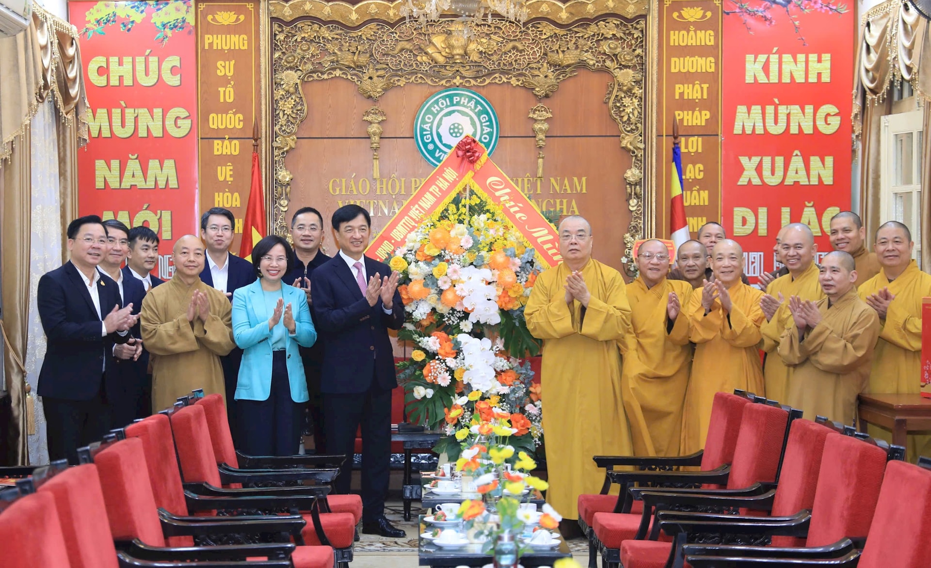 Bí thư Thành ủy Nguyễn Duy Ngọc thăm, chúc Tết Giáo hội Phật giáo Việt Nam và các đơn vị quân đội, công an  ​ - ảnh 1