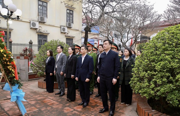 Phường Dương Nội viếng Nghĩa trang liệt sỹ nhân dịp Tết Nguyên đán Bính Ngọ - ảnh 1