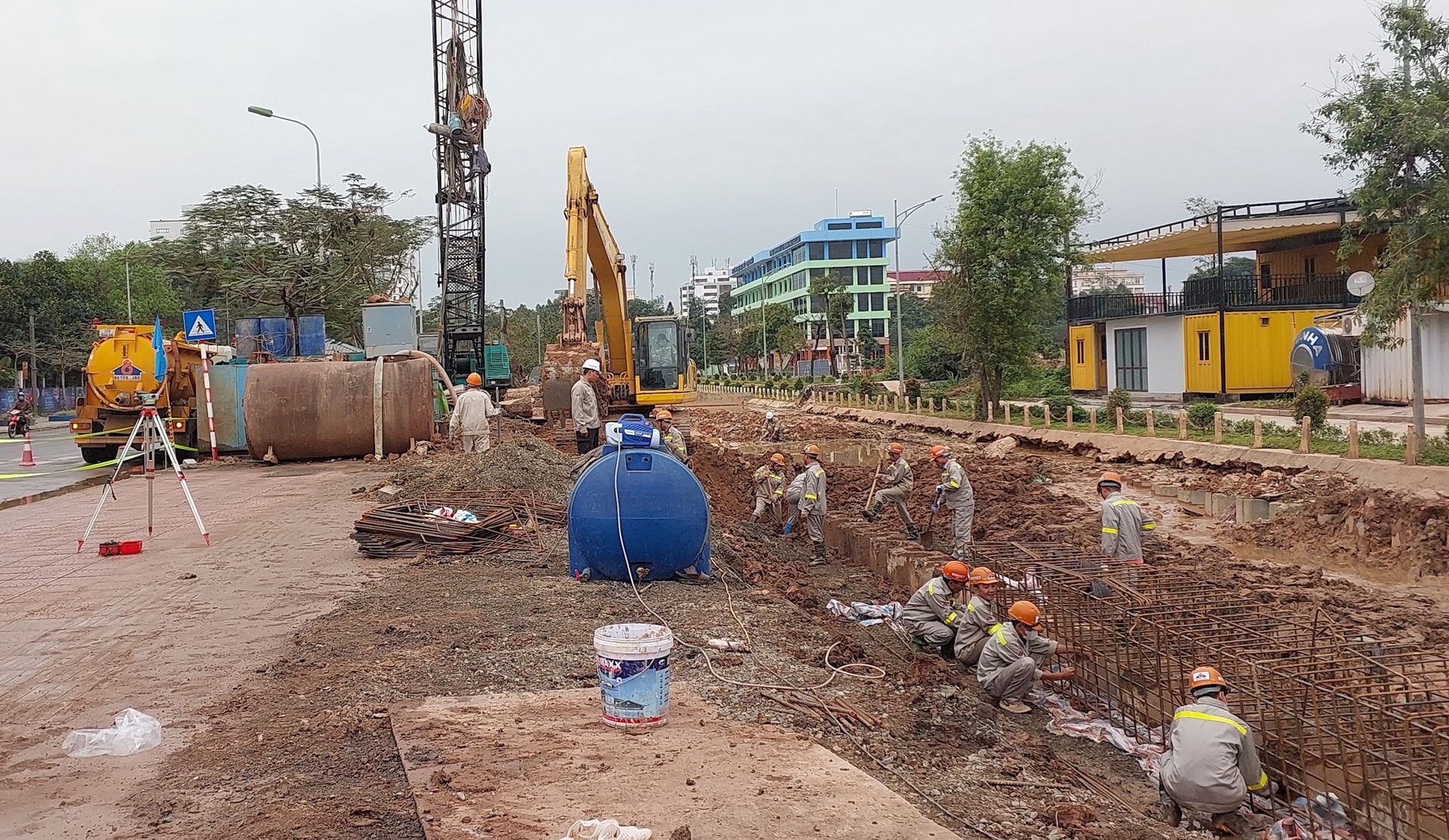Người lao động với tinh thần làm việc xuyên Tết, mỗi phút giây đều hướng về sự phát triển của Thủ đô - ảnh 2