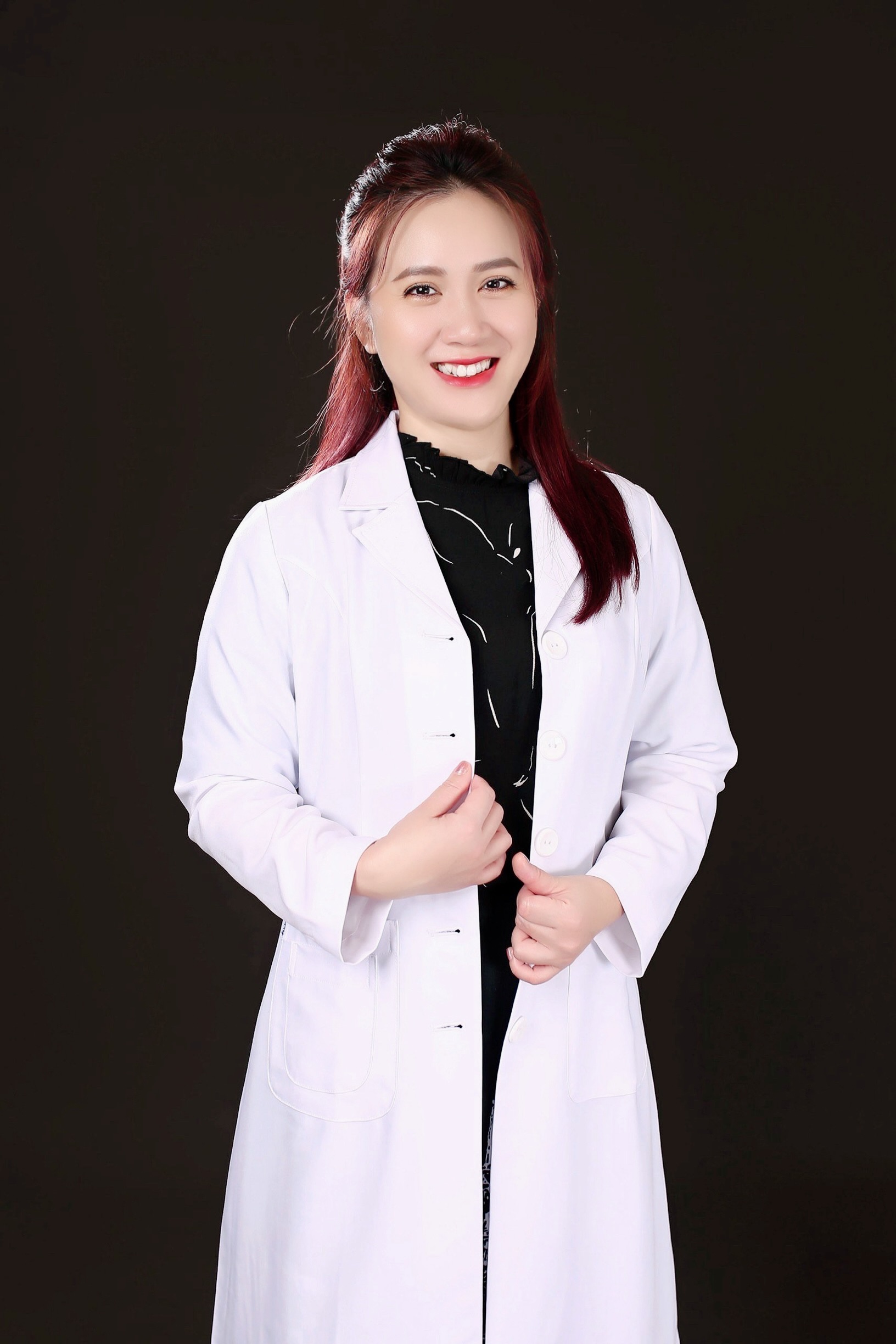 Chuyện kể về nữ bác sĩ có “đôi bàn tay vàng” trong ngành phẫu thuật hàm mặt và tạo hình vi phẫu - ảnh 2