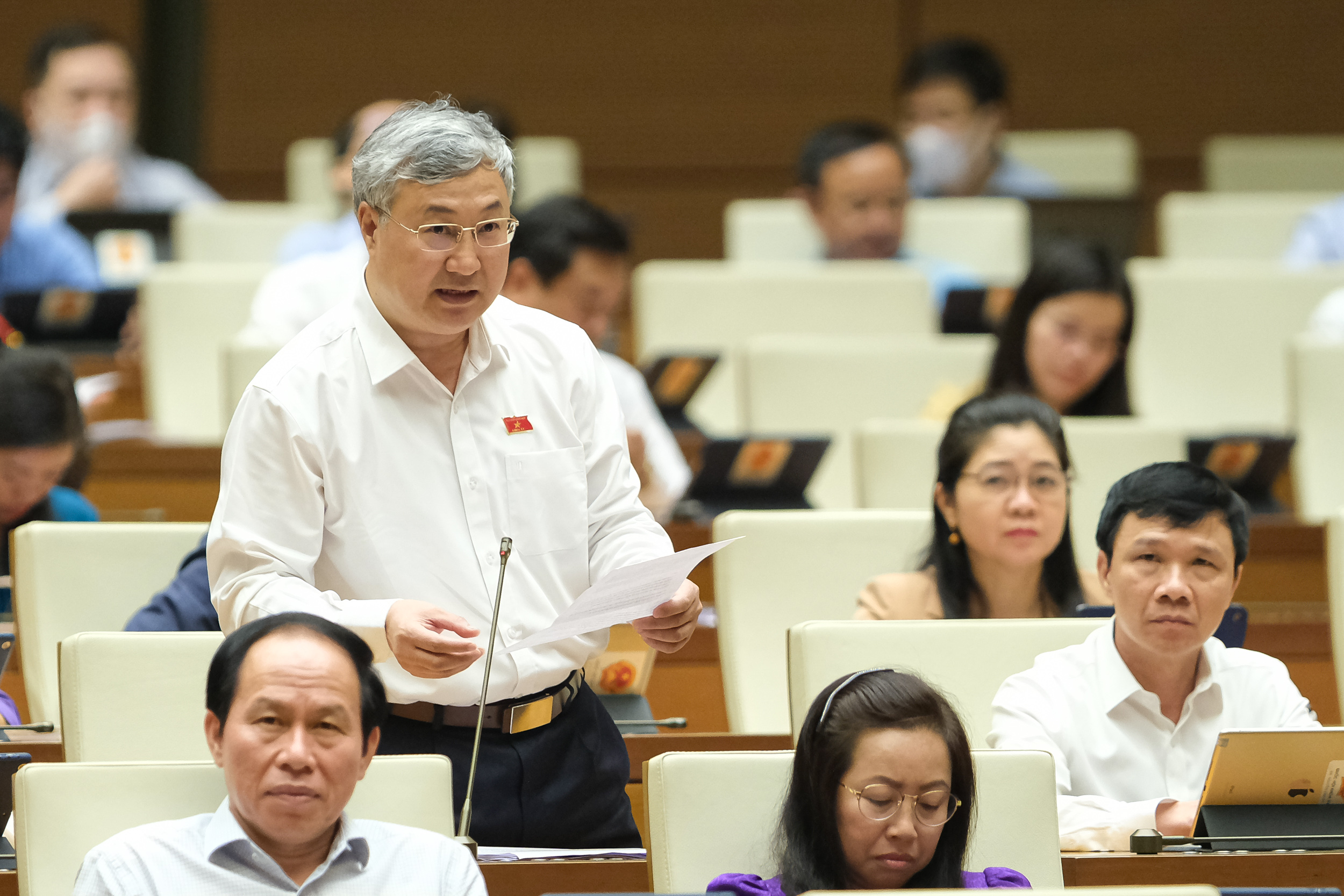 “Nóng” chất vấn về thị trường chứng khoán và trái phiếu doanh nghiệp - ảnh 1