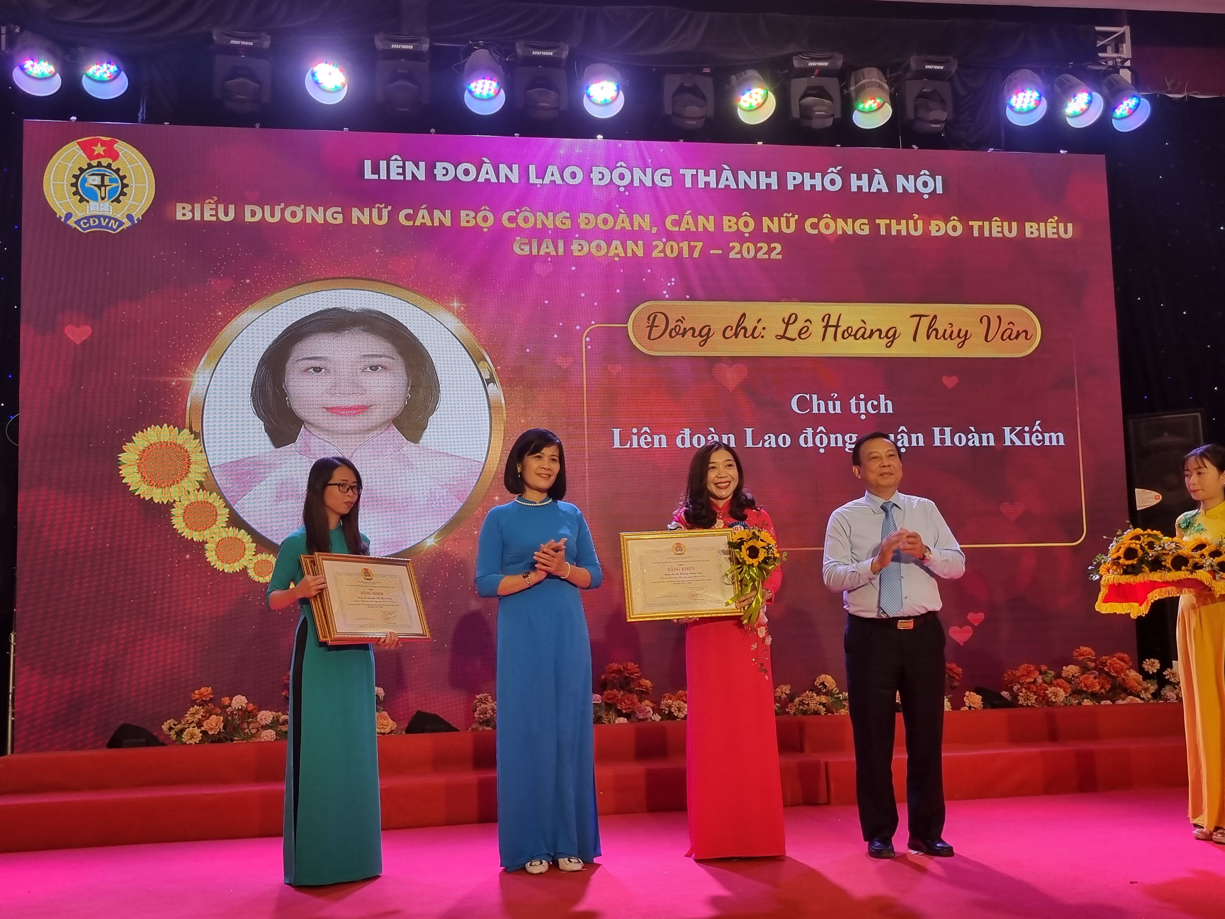 Biểu dương nữ cán bộ công đoàn, cán bộ nữ công Thủ đô tiêu biểu giai đoạn 2017 - 2022 - ảnh 2