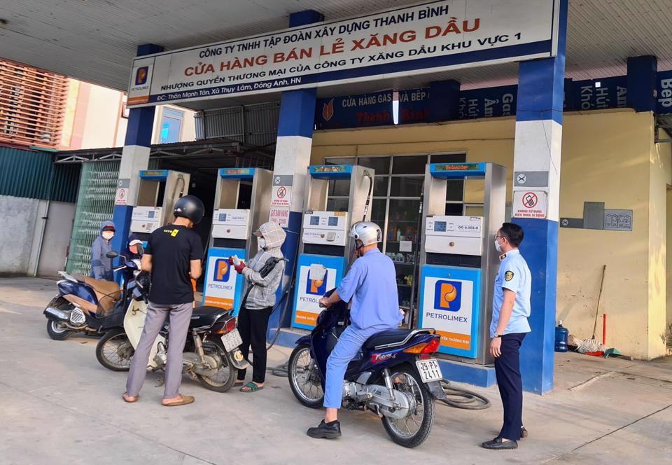 Giá xăng tăng vượt 24.000 đồng/lít - ảnh 1
