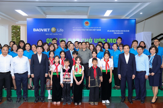 Thủ tướng: Lắng nghe trẻ em bằng trái tim, bảo vệ trẻ em bằng hành động - ảnh 4