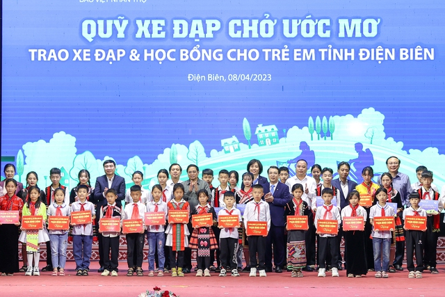 Thủ tướng: Lắng nghe trẻ em bằng trái tim, bảo vệ trẻ em bằng hành động - ảnh 3