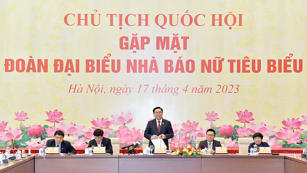 Chủ tịch Quốc hội Vương Đình Huệ: "Nhà báo nữ Việt Nam ví như những bông lau làm bằng thép!" - ảnh 2