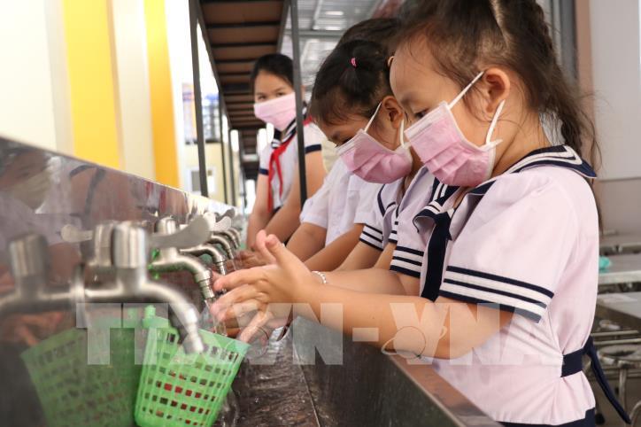 Bộ Giáo dục và Đào tạo chỉ đạo khẩn về phòng, chống dịch Covid-19 trong trường học - ảnh 1