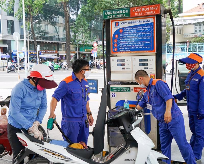 Giá xăng dầu giảm hơn 1.000 đồng/lít - ảnh 1