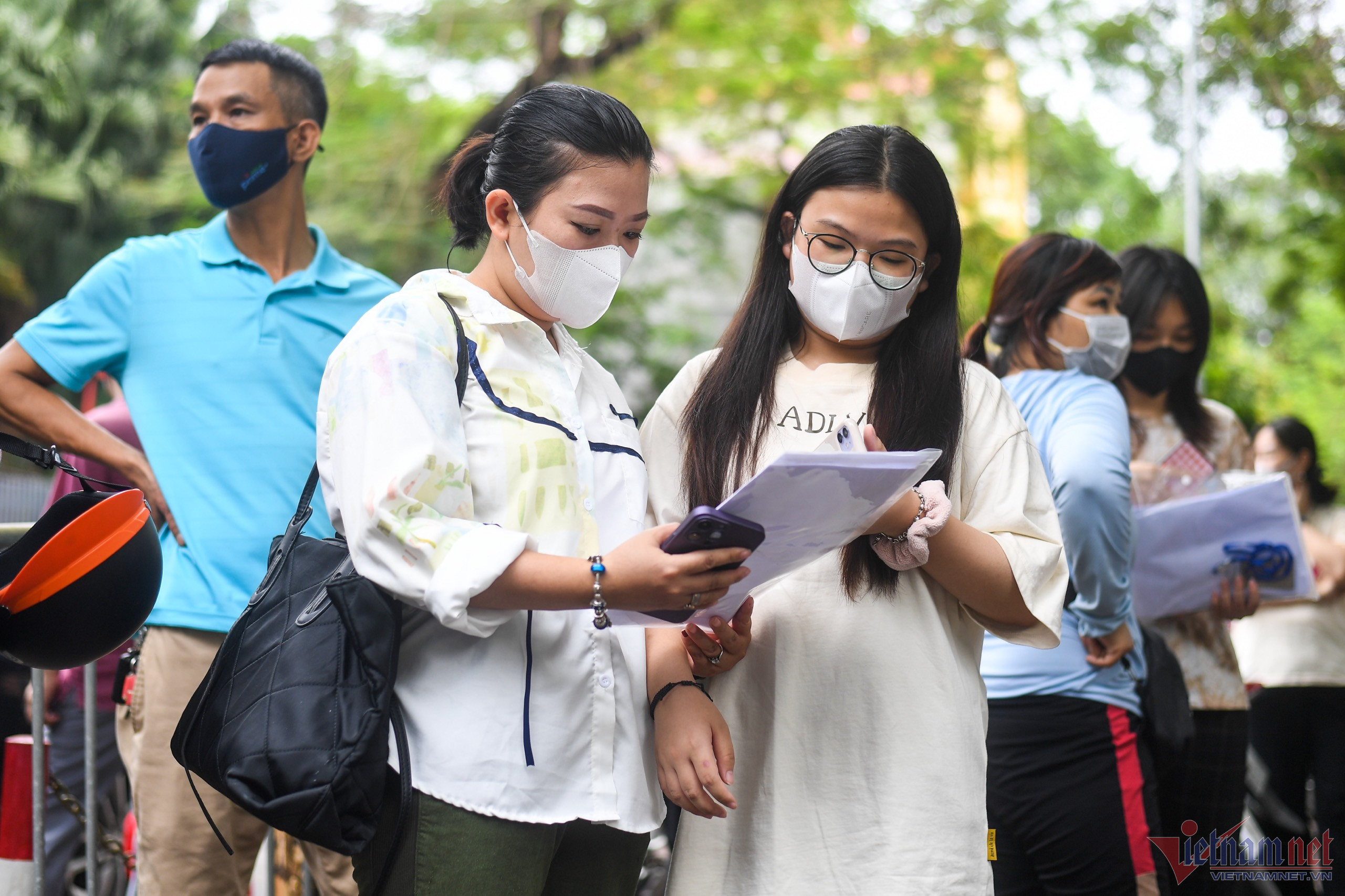 Gần 116.000 lượt thí sinh Hà Nội làm thủ tục thi lớp 10 năm 2023 - ảnh 1