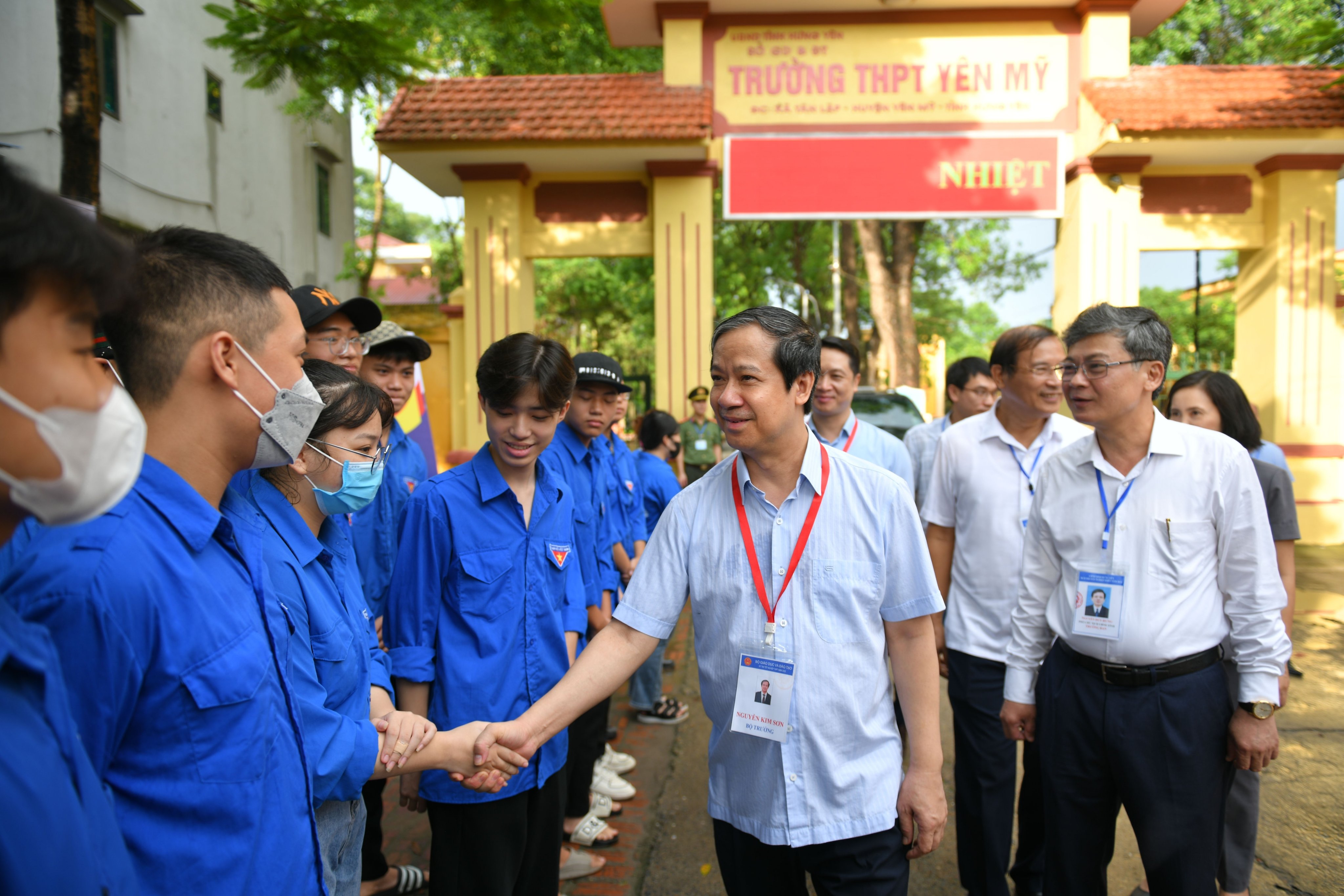 Bộ trưởng Nguyễn Kim Sơn động viên thí sinh, giáo viên dự kỳ thi tốt nghiệp THPT - ảnh 2