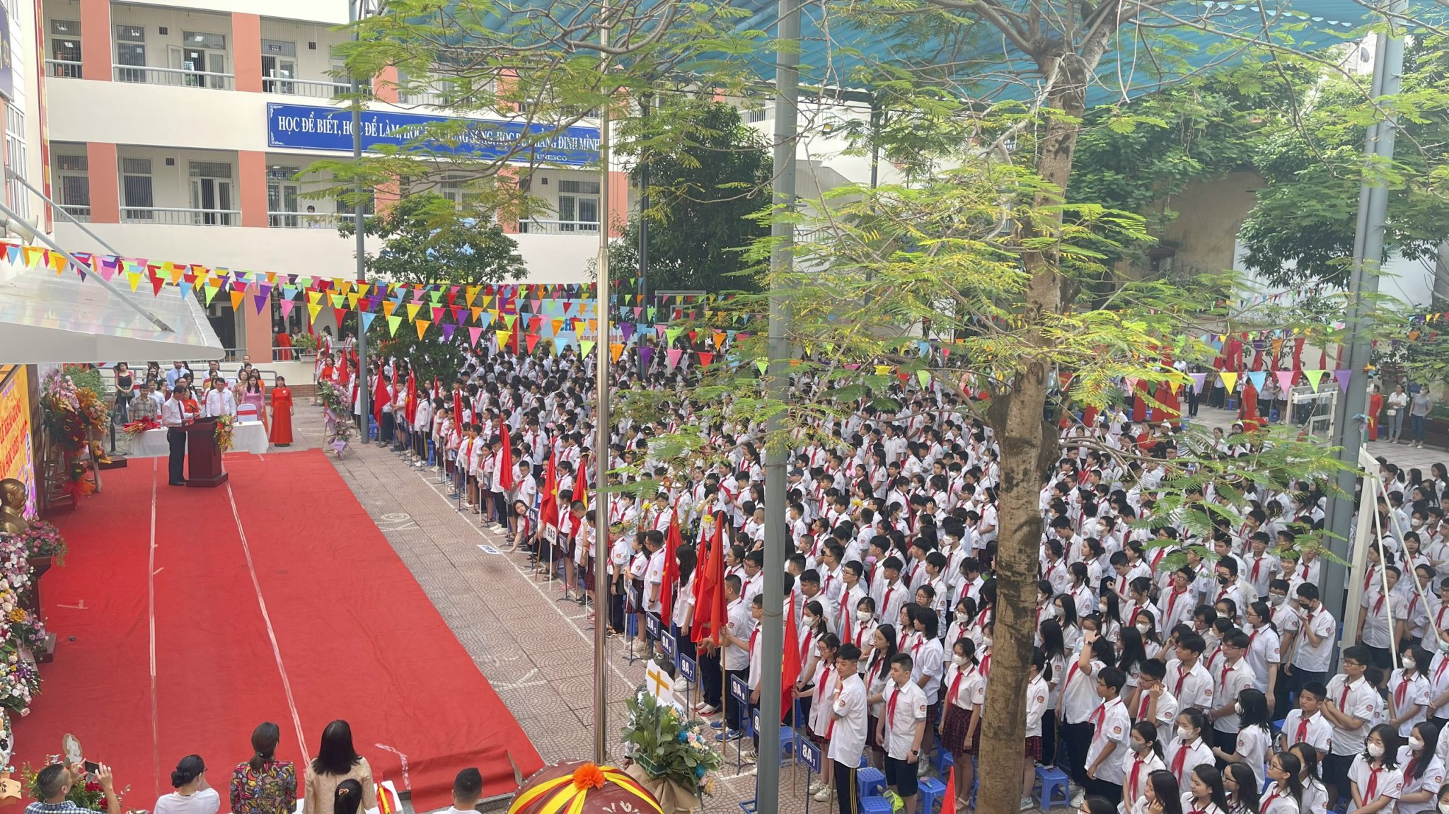 Hơn 53.000 học sinh quận Ba Đình hân hoan chào đón năm học mới - ảnh 9