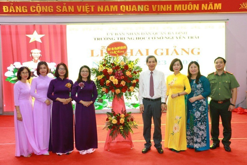 Hơn 53.000 học sinh quận Ba Đình hân hoan chào đón năm học mới - ảnh 1