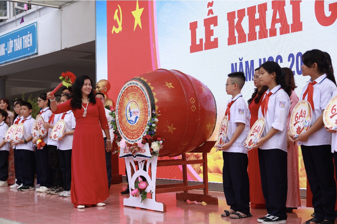Hơn 53.000 học sinh quận Ba Đình hân hoan chào đón năm học mới - ảnh 10