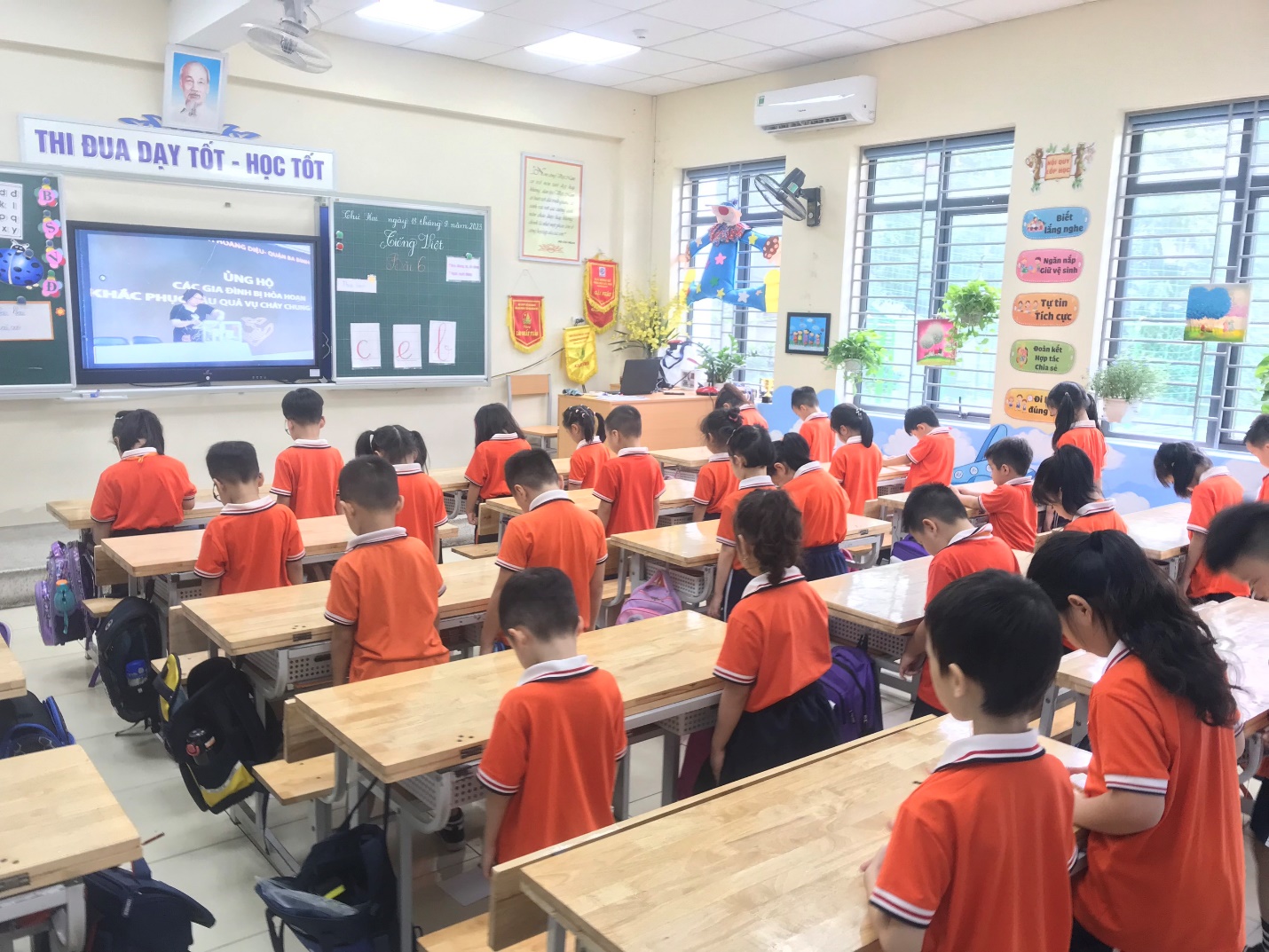 Hơn 1,1 tỷ đồng ủng hộ nạn nhân vụ cháy từ các giáo viên, học sinh quận Ba Đình - ảnh 5