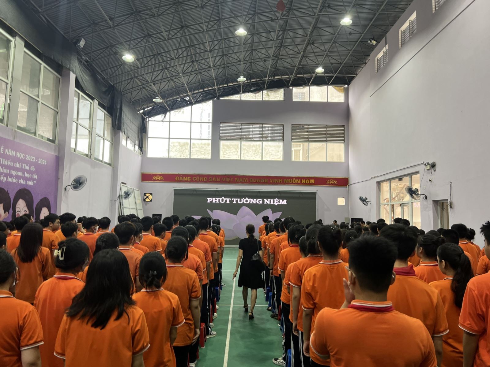 Hơn 1,1 tỷ đồng ủng hộ nạn nhân vụ cháy từ các giáo viên, học sinh quận Ba Đình - ảnh 1