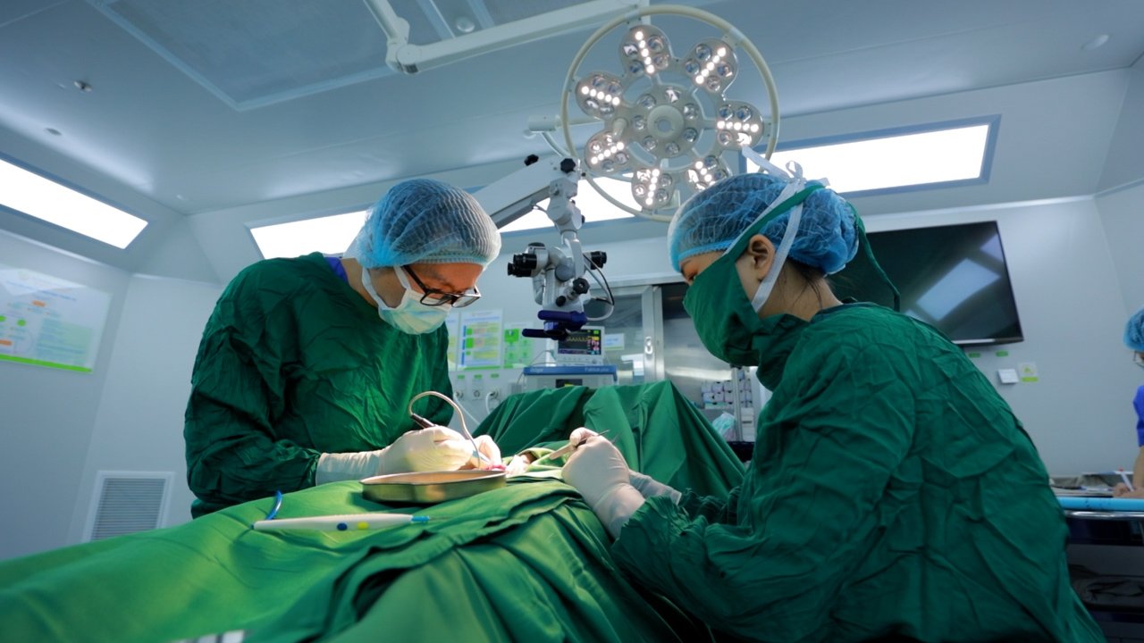 Chồng không có tinh trùng, đón con yêu nhờ kỹ thuật mổ Micro TESE - ảnh 1