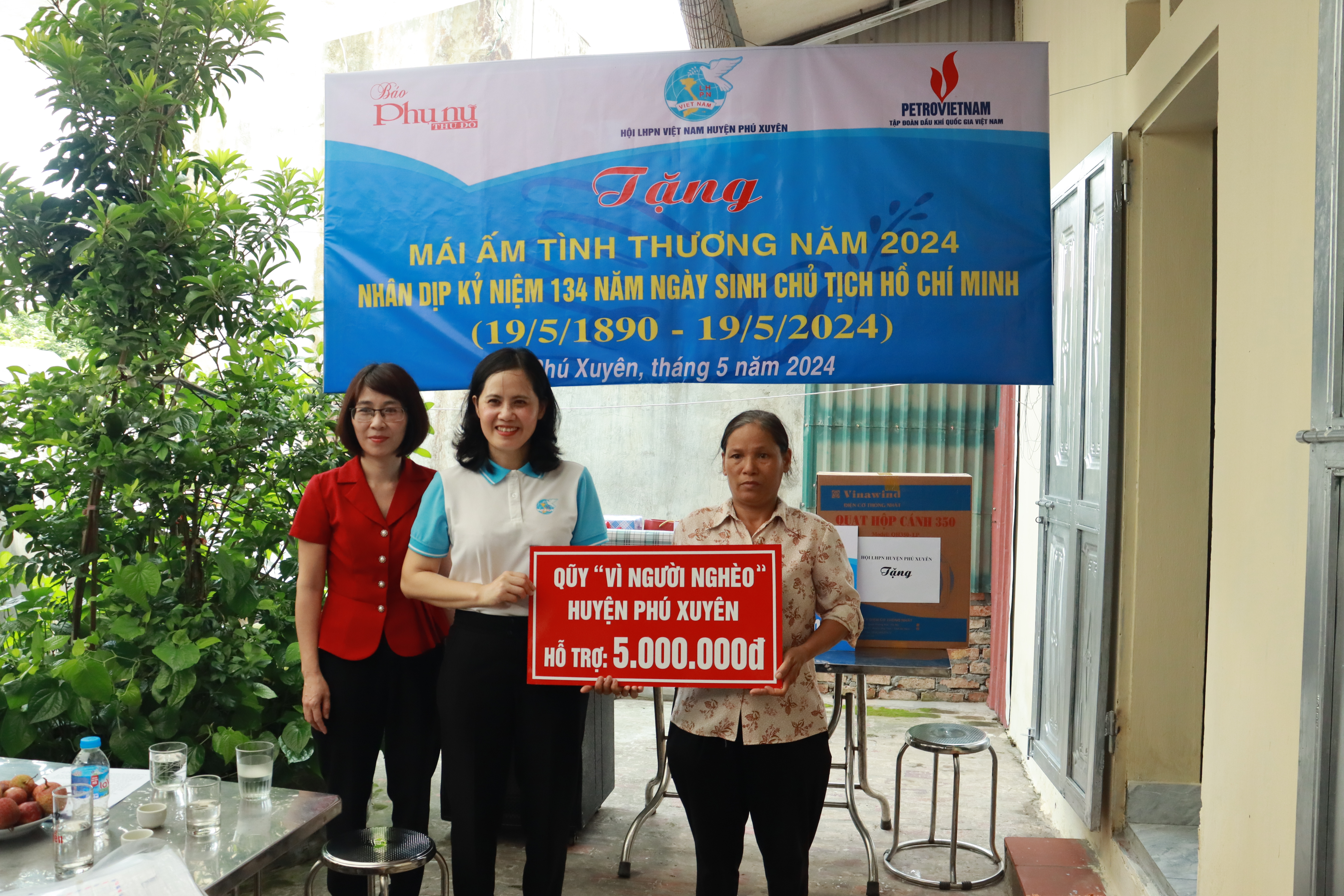 Báo Phụ nữ Thủ đô trao mái ấm tình thương thứ 2 xây dựng năm 2024 cho phụ nữ khó khăn - ảnh 9