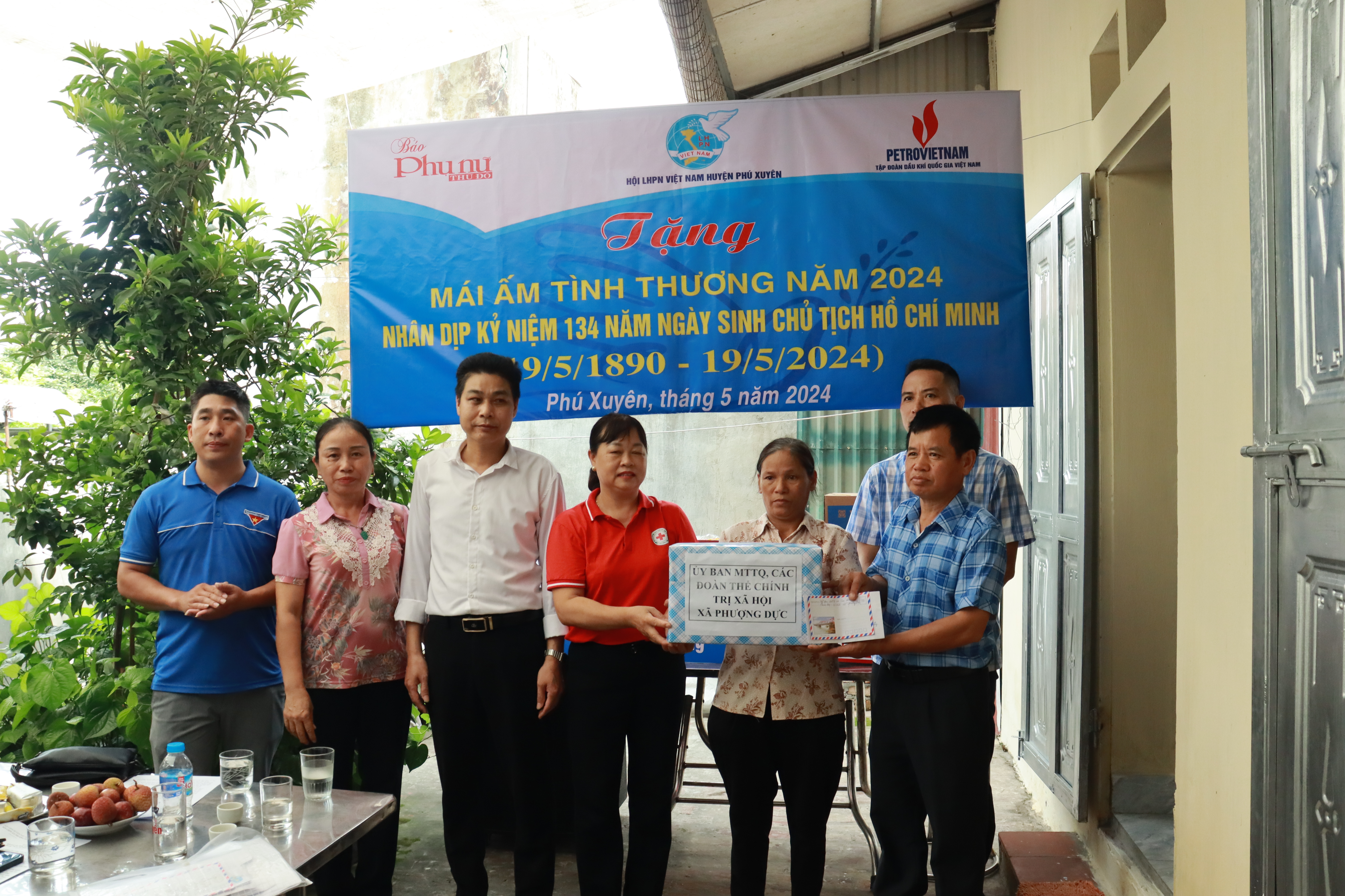Báo Phụ nữ Thủ đô trao mái ấm tình thương thứ 2 xây dựng năm 2024 cho phụ nữ khó khăn - ảnh 11