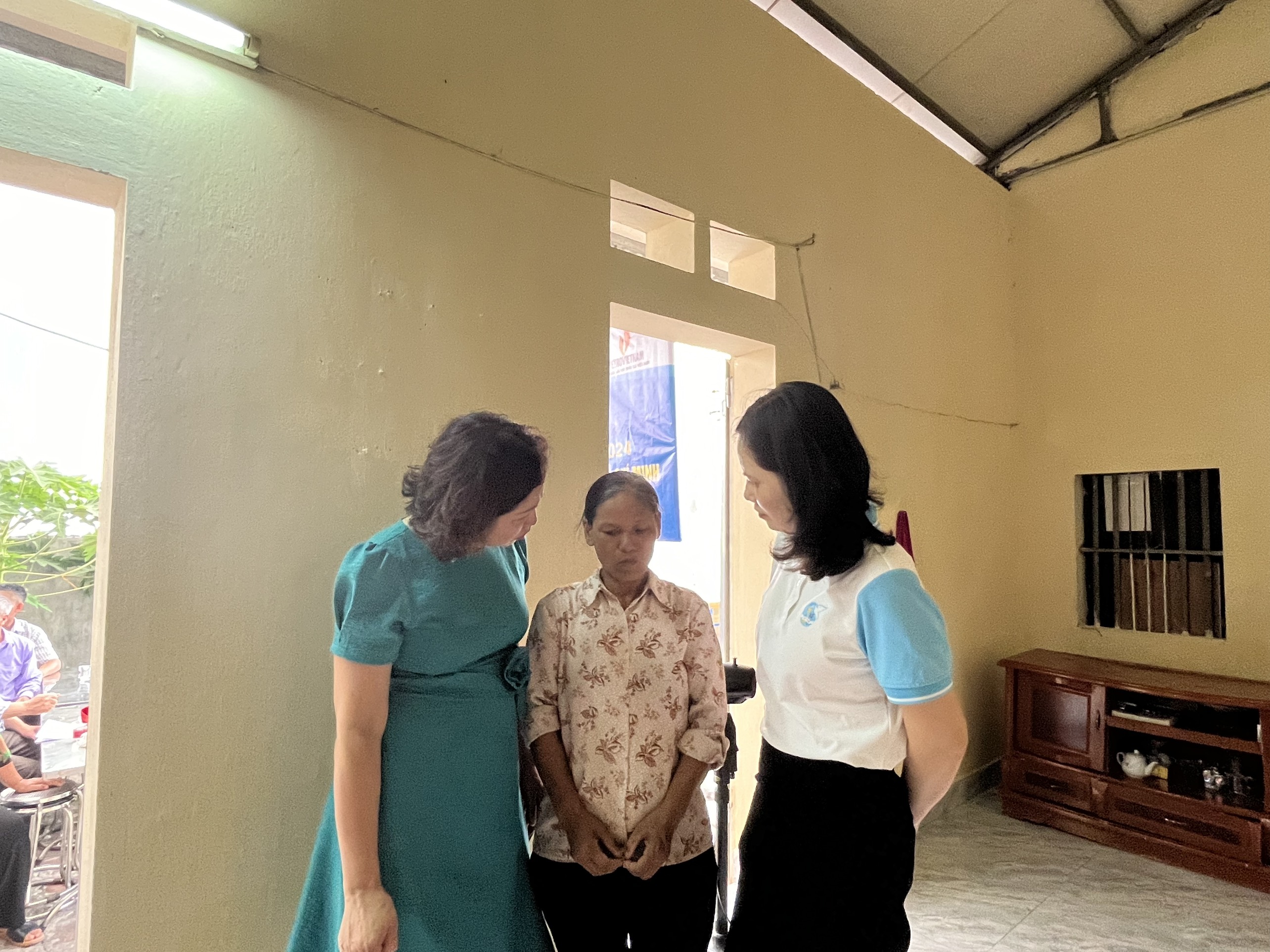 Báo Phụ nữ Thủ đô trao mái ấm tình thương thứ 2 xây dựng năm 2024 cho phụ nữ khó khăn - ảnh 8