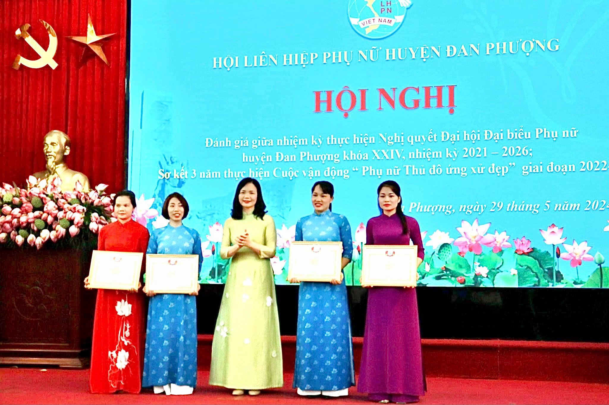 Đẩy mạnh các phong trào thi đua, đưa phong trào phụ nữ phát triển vững mạnh - ảnh 8