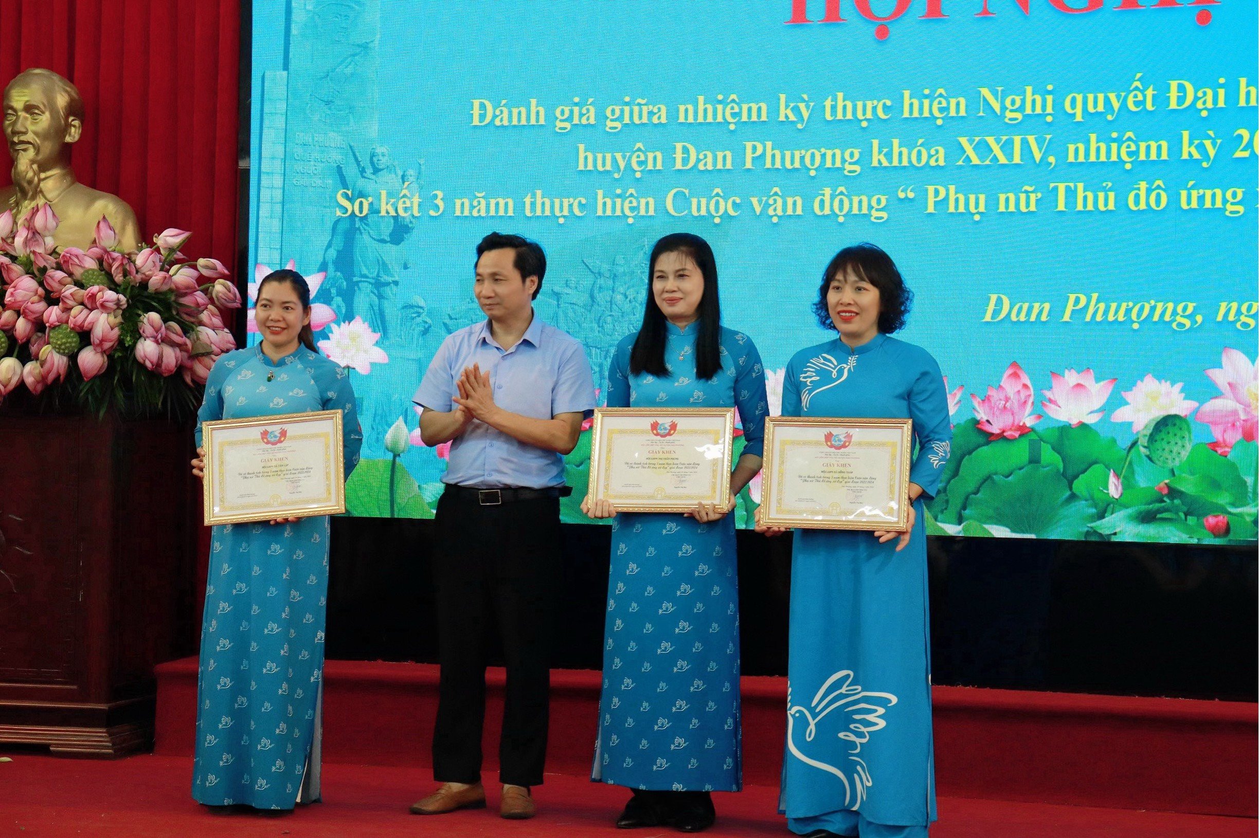 Đẩy mạnh các phong trào thi đua, đưa phong trào phụ nữ phát triển vững mạnh - ảnh 7