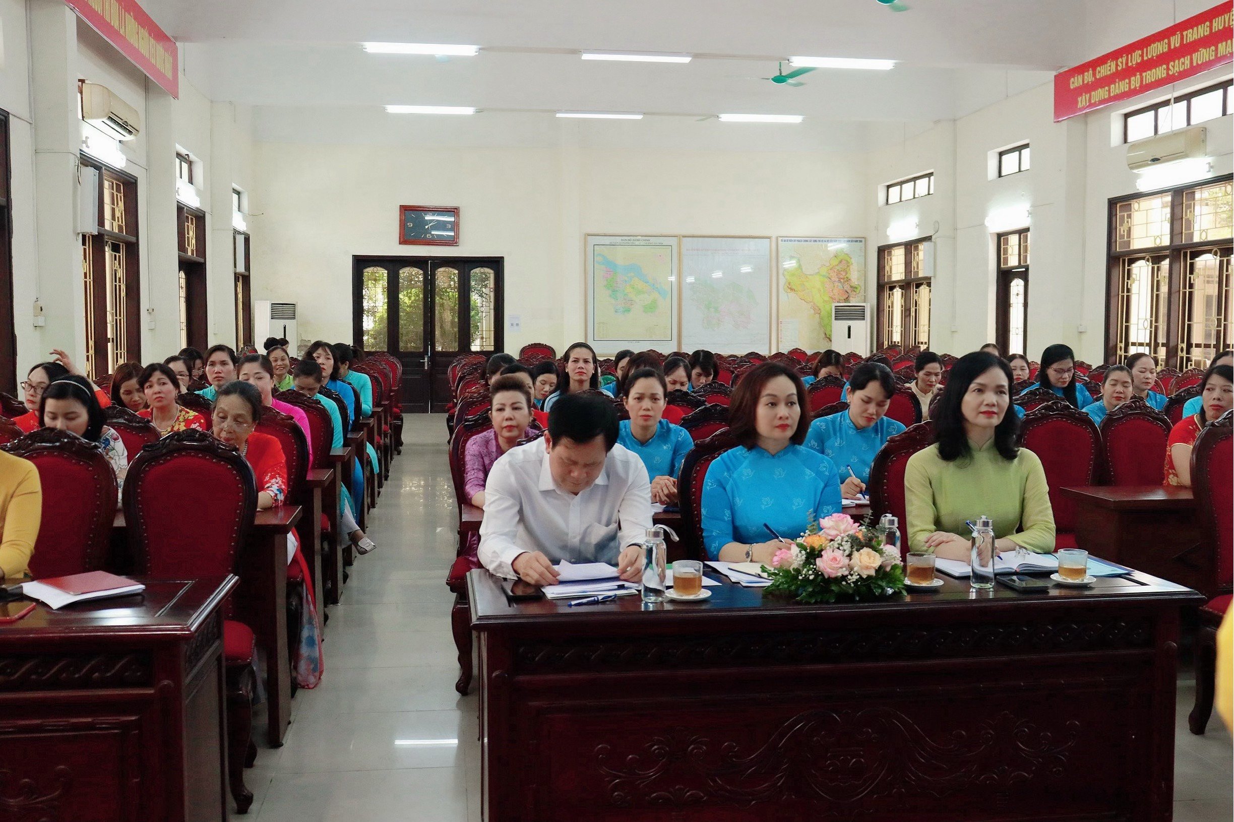 Đẩy mạnh các phong trào thi đua, đưa phong trào phụ nữ phát triển vững mạnh - ảnh 1