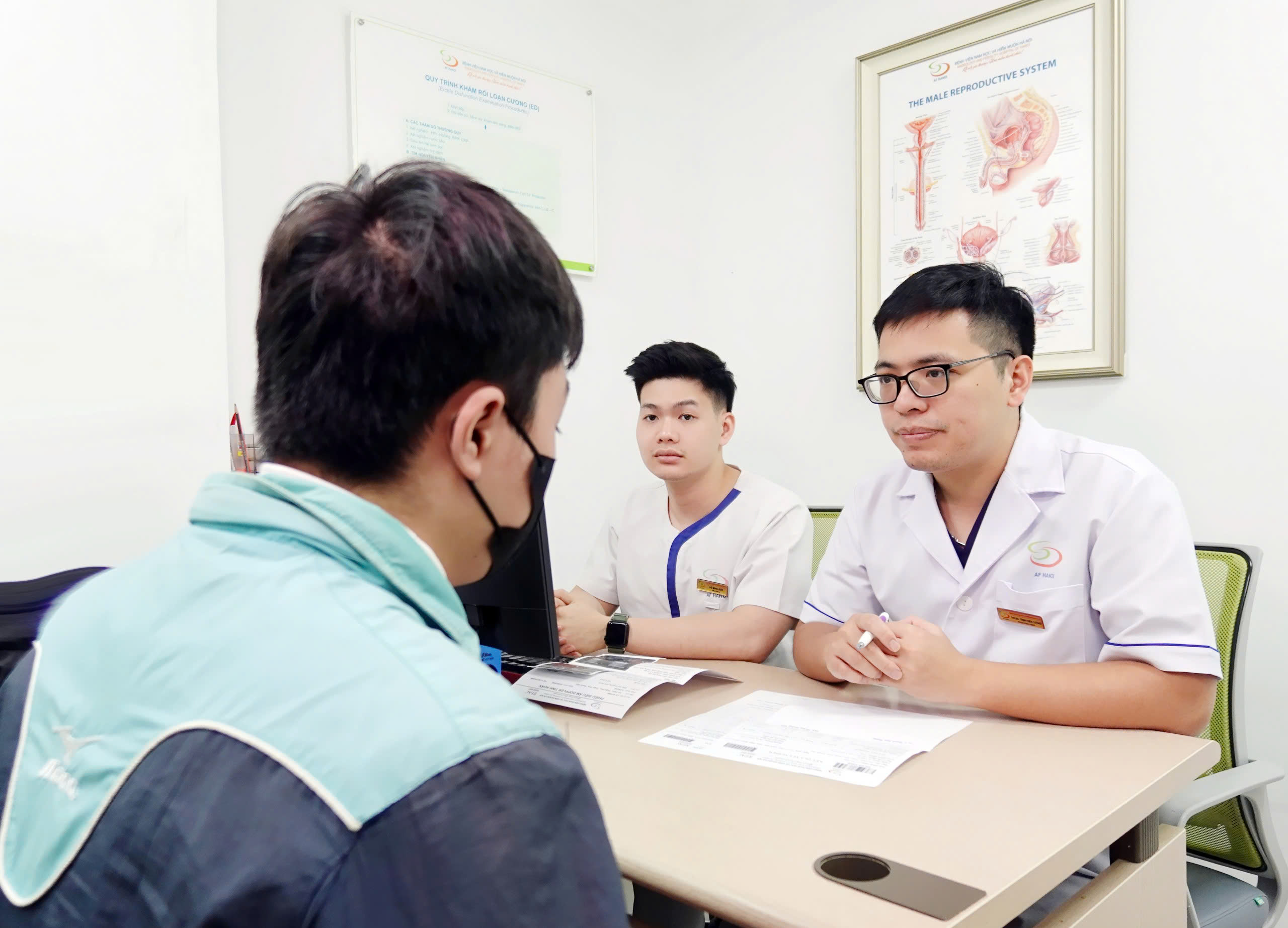 Điều trị, bảo tồn tinh hoàn xoắn cho thiếu niên 15 tuổi - ảnh 1