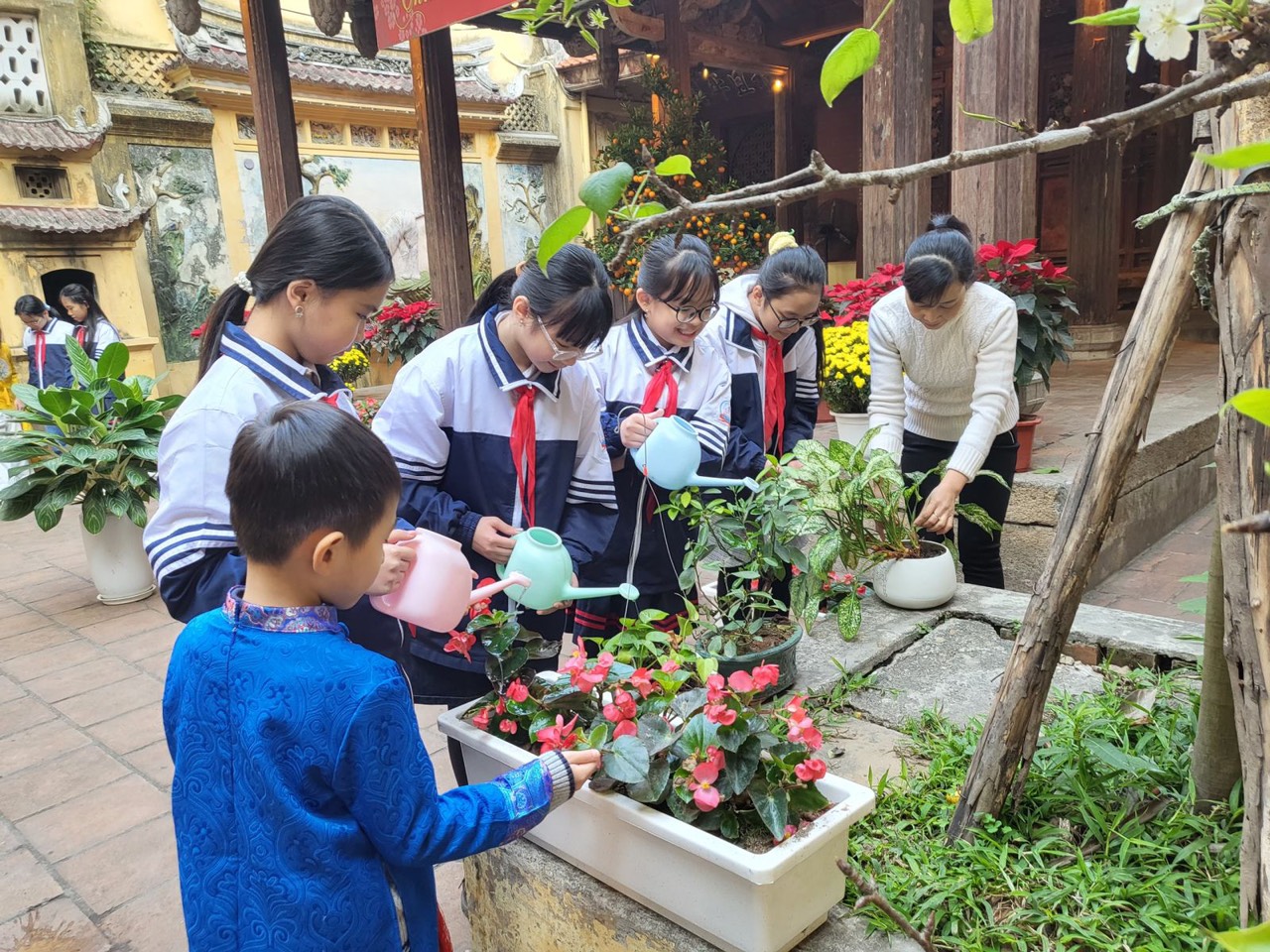 Thực hiện phong trào thi đua Sáng - Xanh - Sạch - Đẹp trong ngành Giáo dục và Đào tạo Hà Nội - ảnh 1