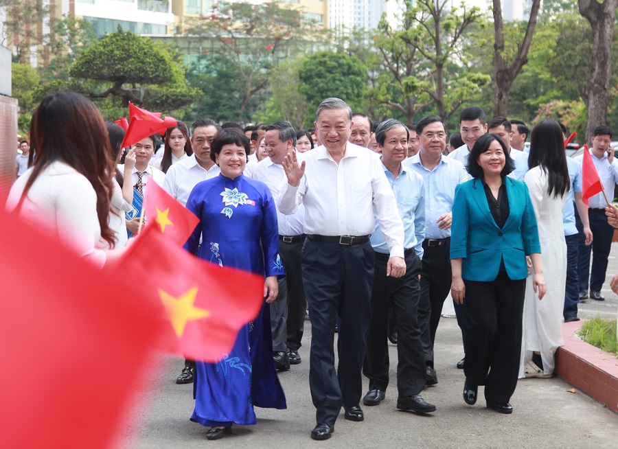 Tổng Bí thư Tô Lâm trải nghiệm giáo dục STEM cùng học sinh Hà Nội - ảnh 5