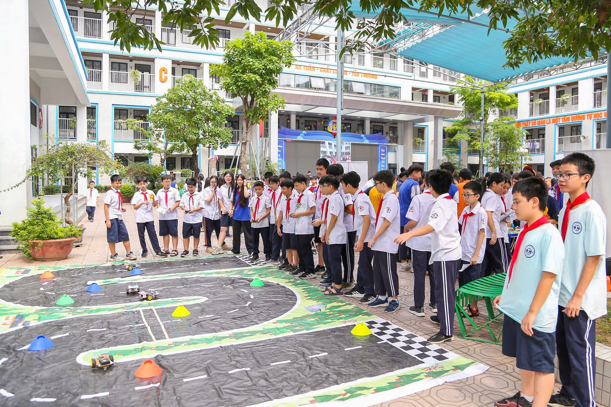 Chú Trọng phát triển giáo Dục STEM: Học sinh Ba Đình