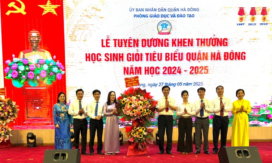 Tuyên dương 168 học sinh giỏi tiêu biểu - ảnh 1