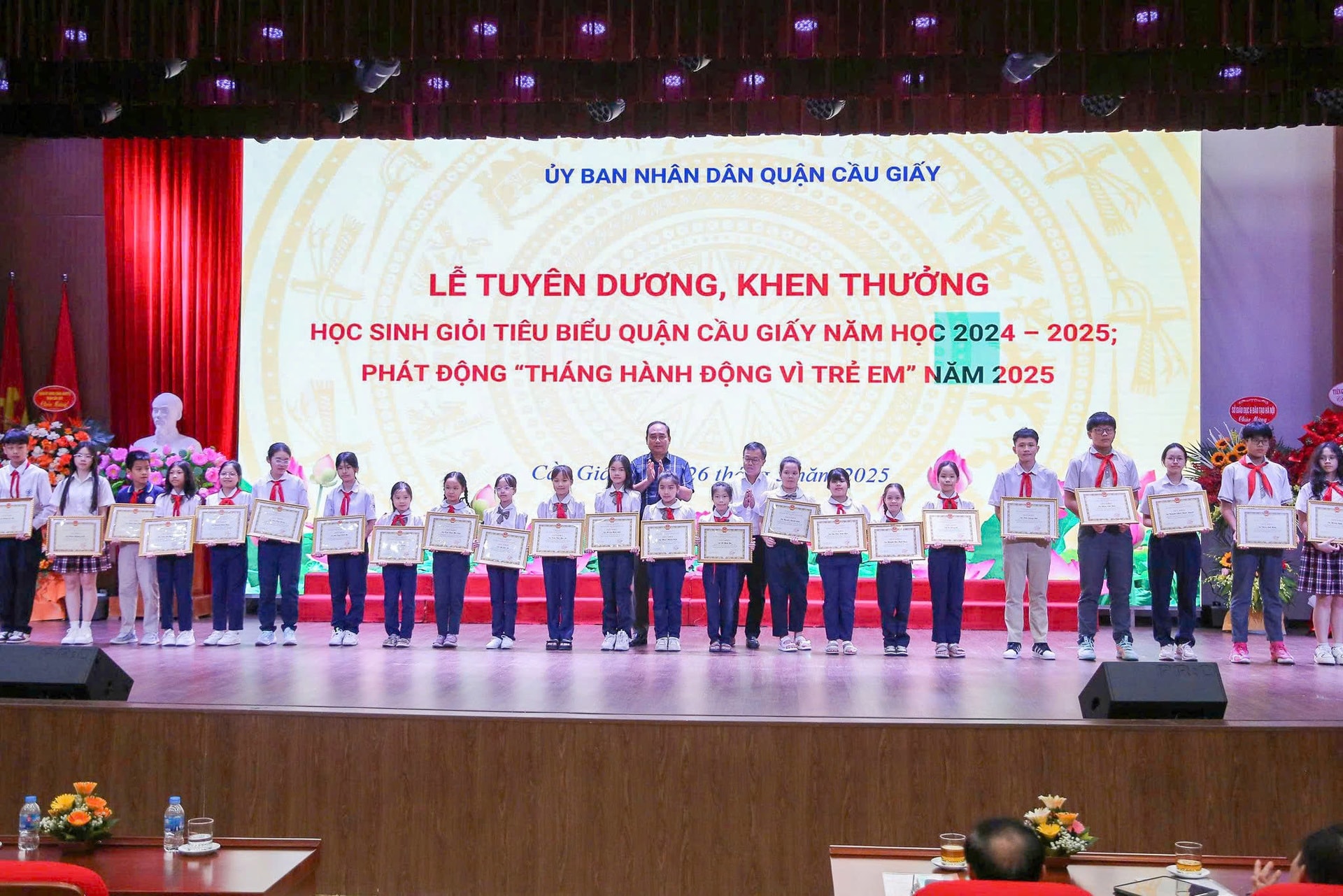 Tuyên dương 205 học sinh tiêu biểu quận Cầu Giấy - ảnh 3